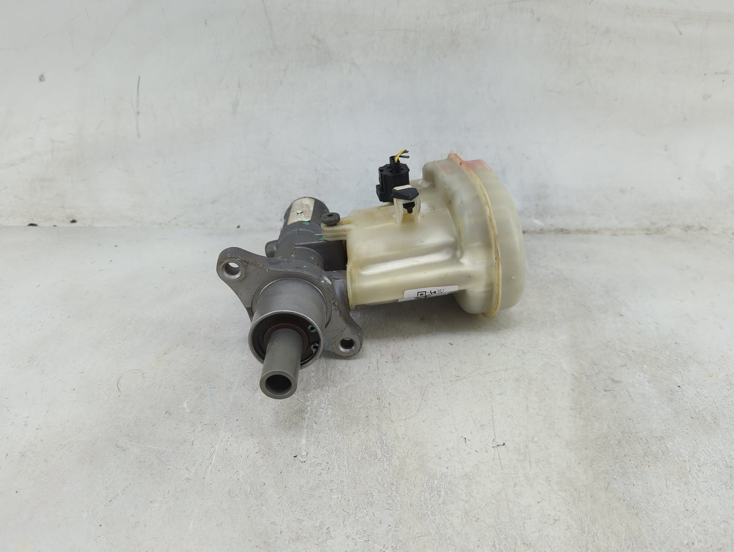 2013-2019 Ford Taurus Brake Master Cylinder 1490345 - Oemusedautoparts1.com