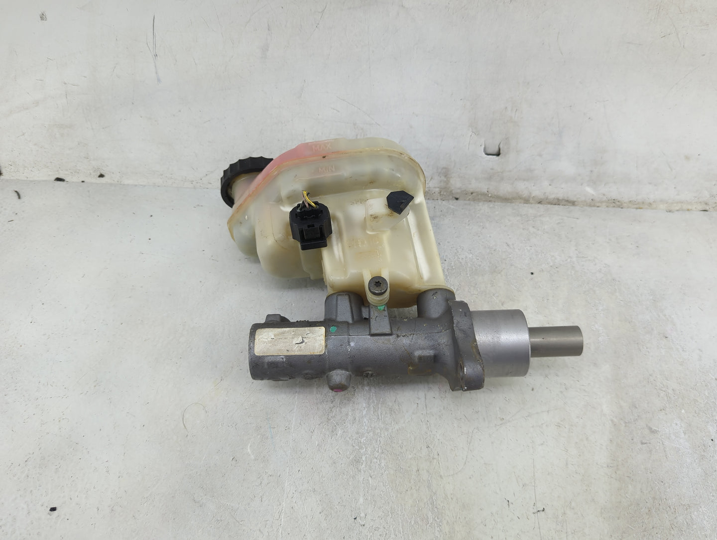 2013-2019 Ford Taurus Brake Master Cylinder 1490345 - Oemusedautoparts1.com