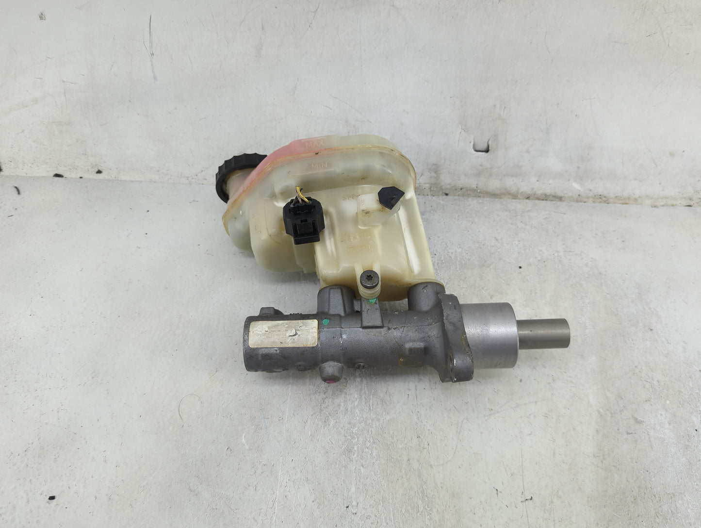 2013-2019 Ford Taurus Brake Master Cylinder 1490345 - Oemusedautoparts1.com