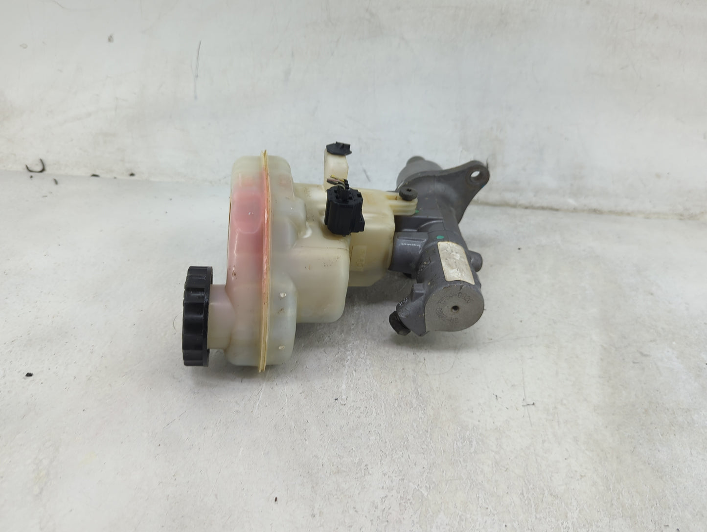 2013-2019 Ford Taurus Brake Master Cylinder 1490345 - Oemusedautoparts1.com
