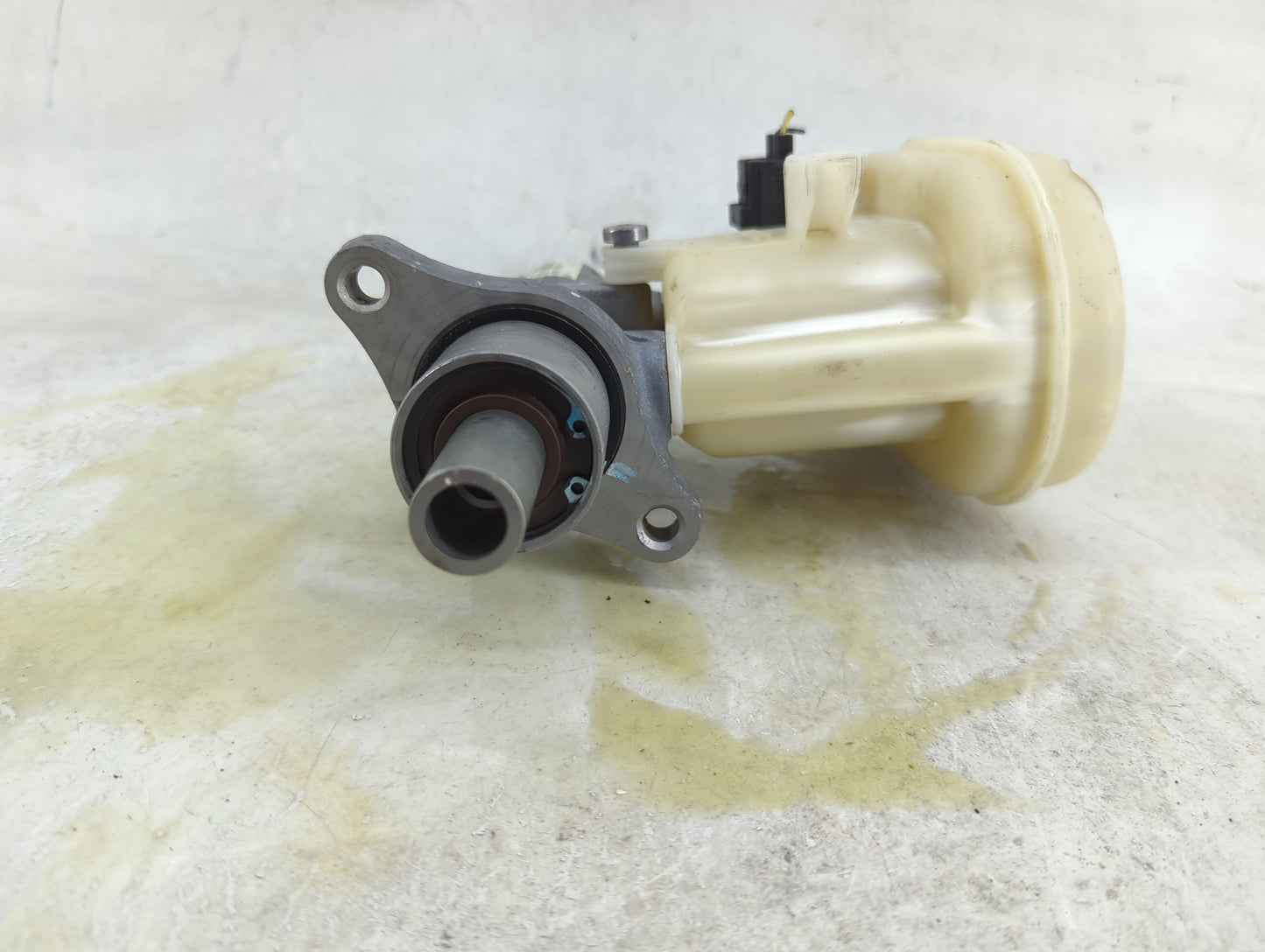 2013-2019 Ford Taurus Brake Master Cylinder 1490523 - Oemusedautoparts1.com