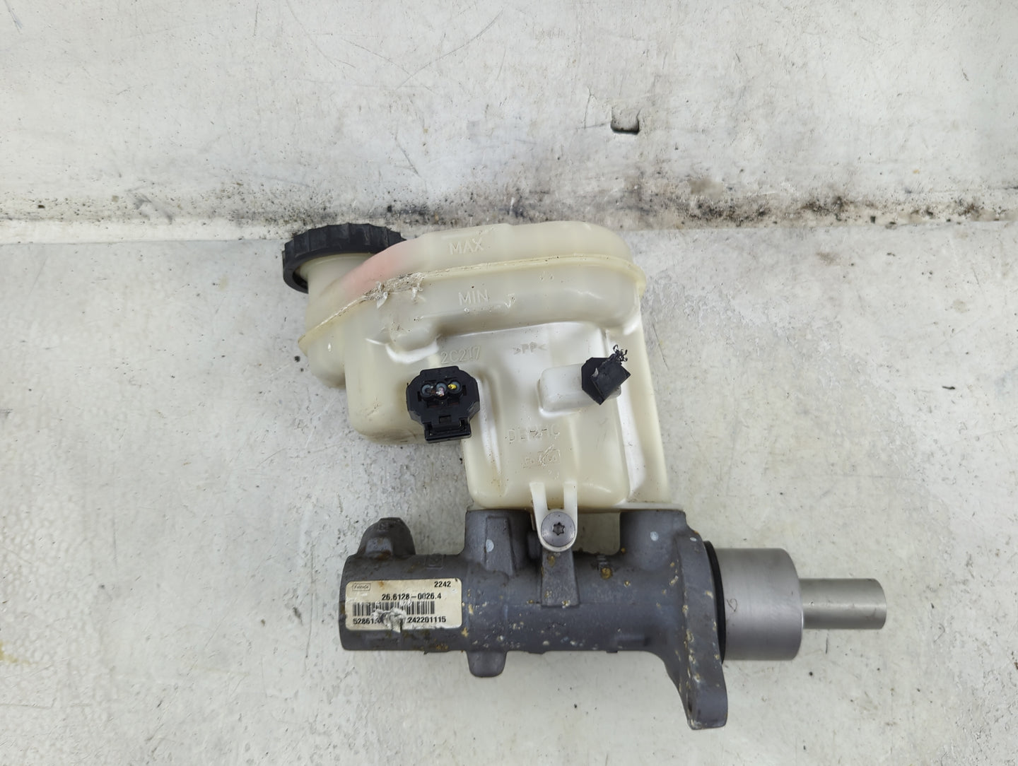 2013-2019 Ford Taurus Brake Master Cylinder 1492414 - Oemusedautoparts1.com