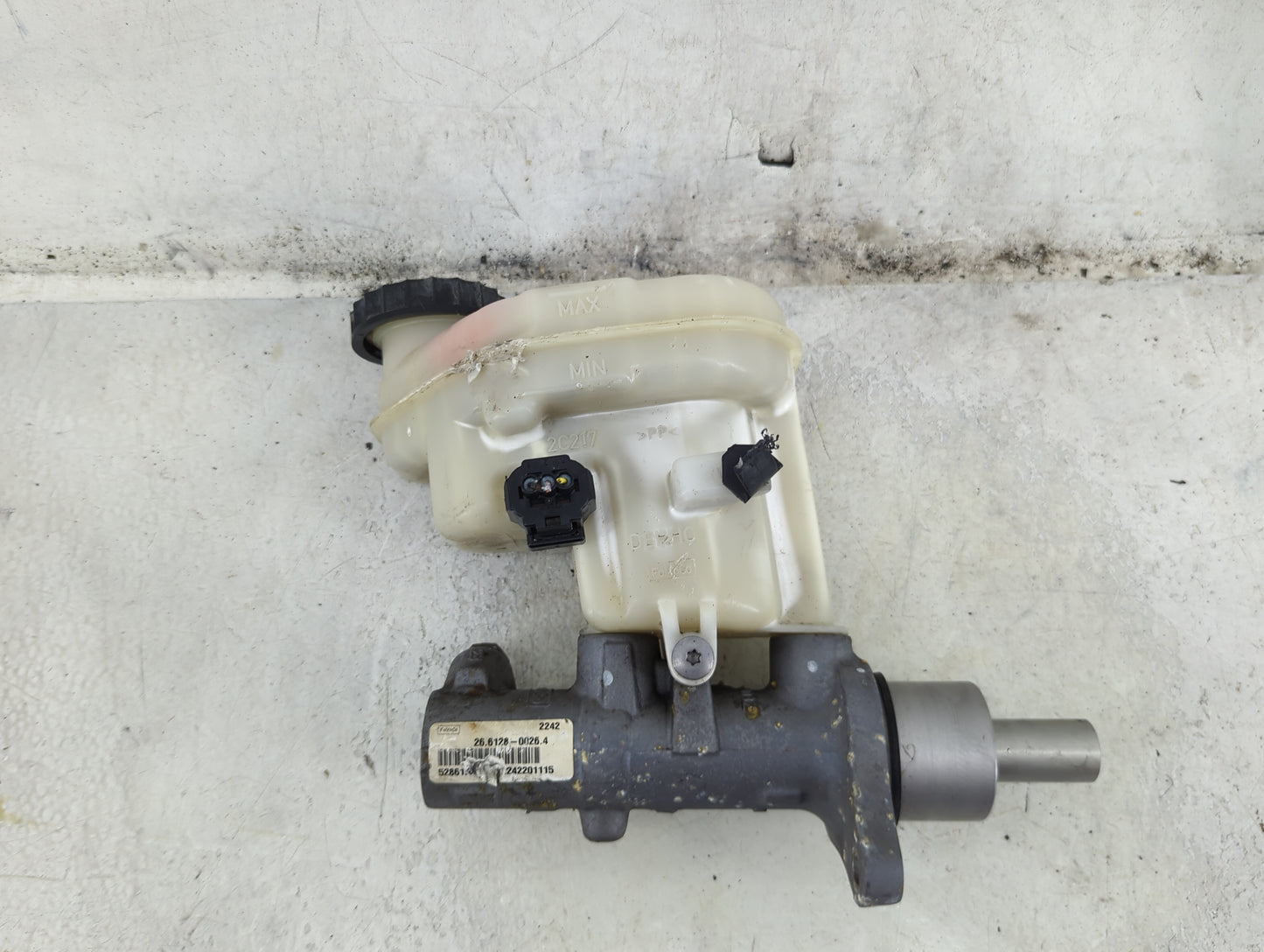 2013-2019 Ford Taurus Brake Master Cylinder 1492414 - Oemusedautoparts1.com