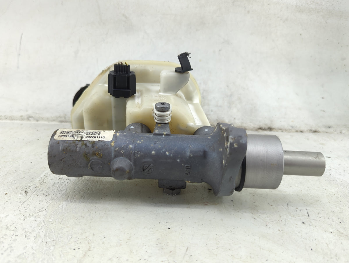 2013-2019 Ford Taurus Brake Master Cylinder 1492414 - Oemusedautoparts1.com