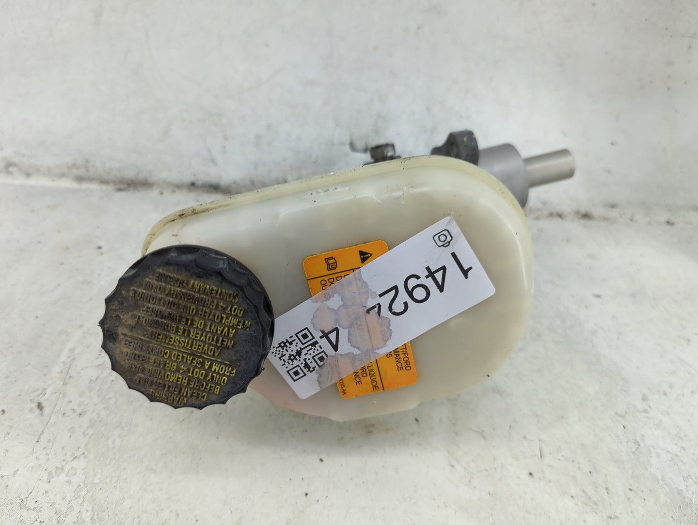 2013-2019 Ford Taurus Brake Master Cylinder 1492414 - Oemusedautoparts1.com