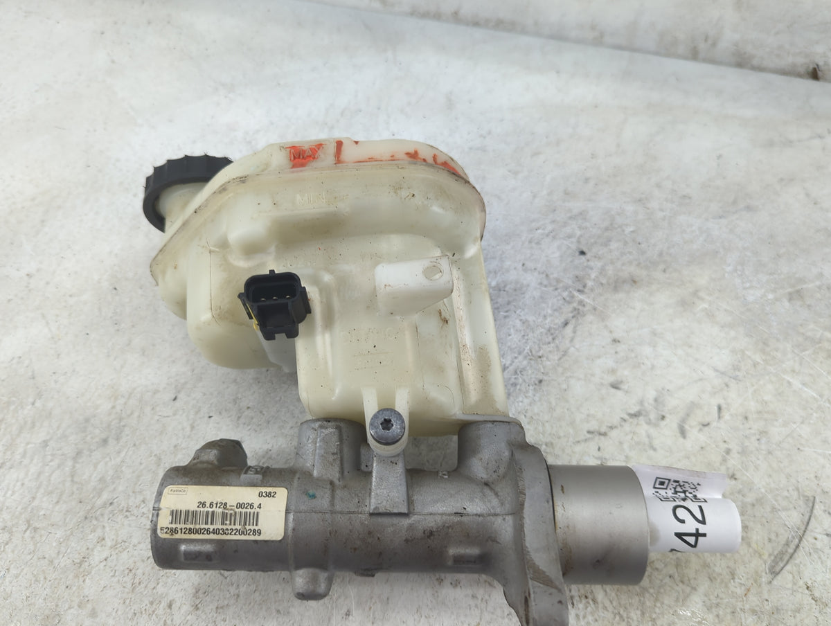 2013-2019 Ford Taurus Brake Master Cylinder 1515742 - Oemusedautoparts1.com