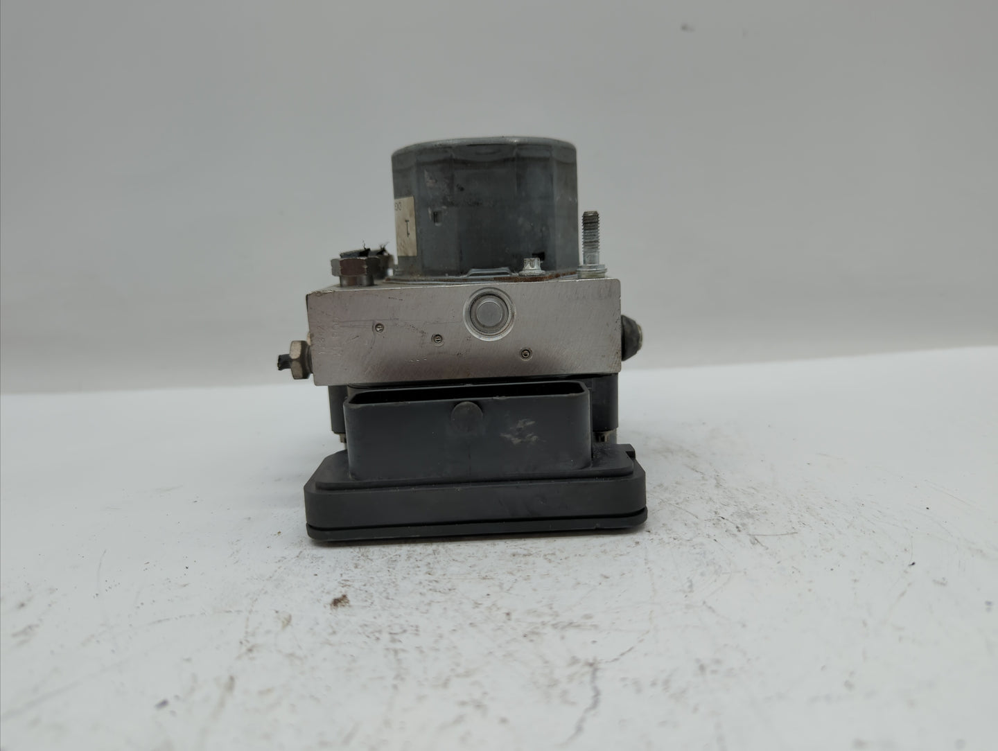 2013-2014 Ford Taurus ABS Pump Control Module Replacement P/N:DG13-2C405-AG Fits Fits 2013 2014 OEM Used Auto Parts - Oemuse