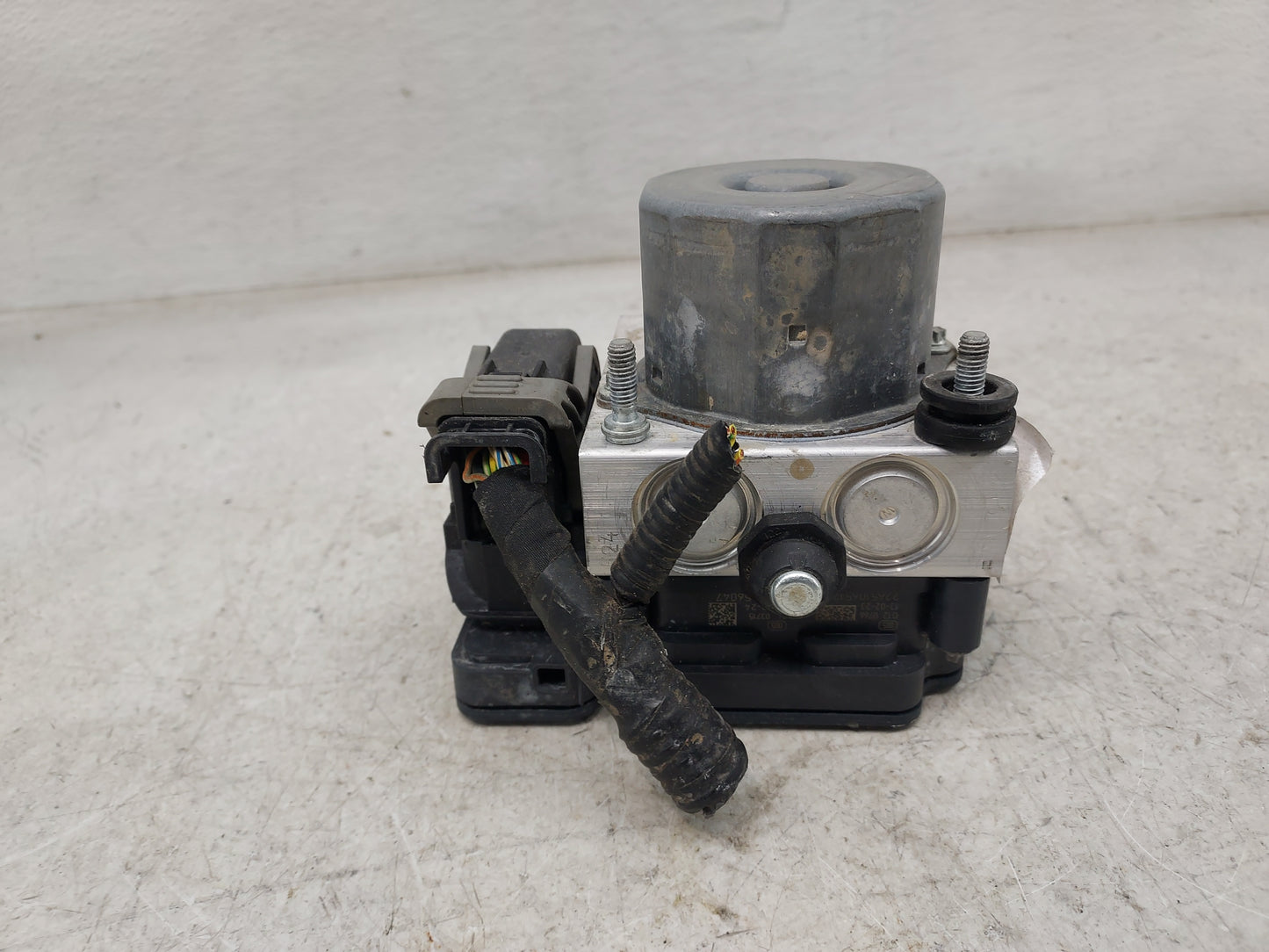 2013-2014 Ford Taurus ABS Pump Control Module Replacement P/N:DG13-2C405-A Fits Fits 2013 2014 OEM Used Auto Parts - Oemused