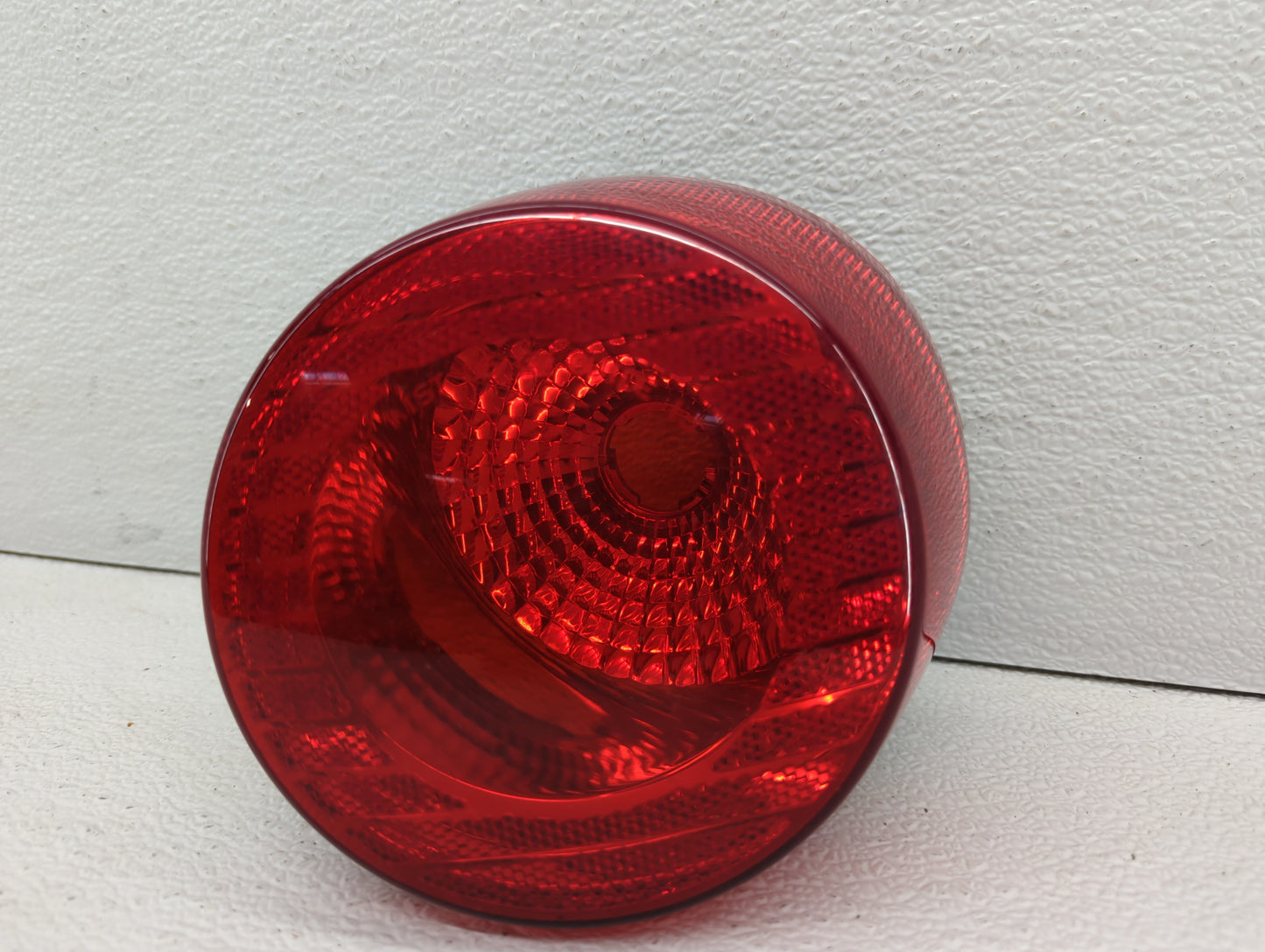 2013-2019 Ford Taurus Tail Light Assembly Driver Left OEM P/N:16532532 DG13-15B503-BP Fits Fits 2013 2014 2015 2016 2017 201