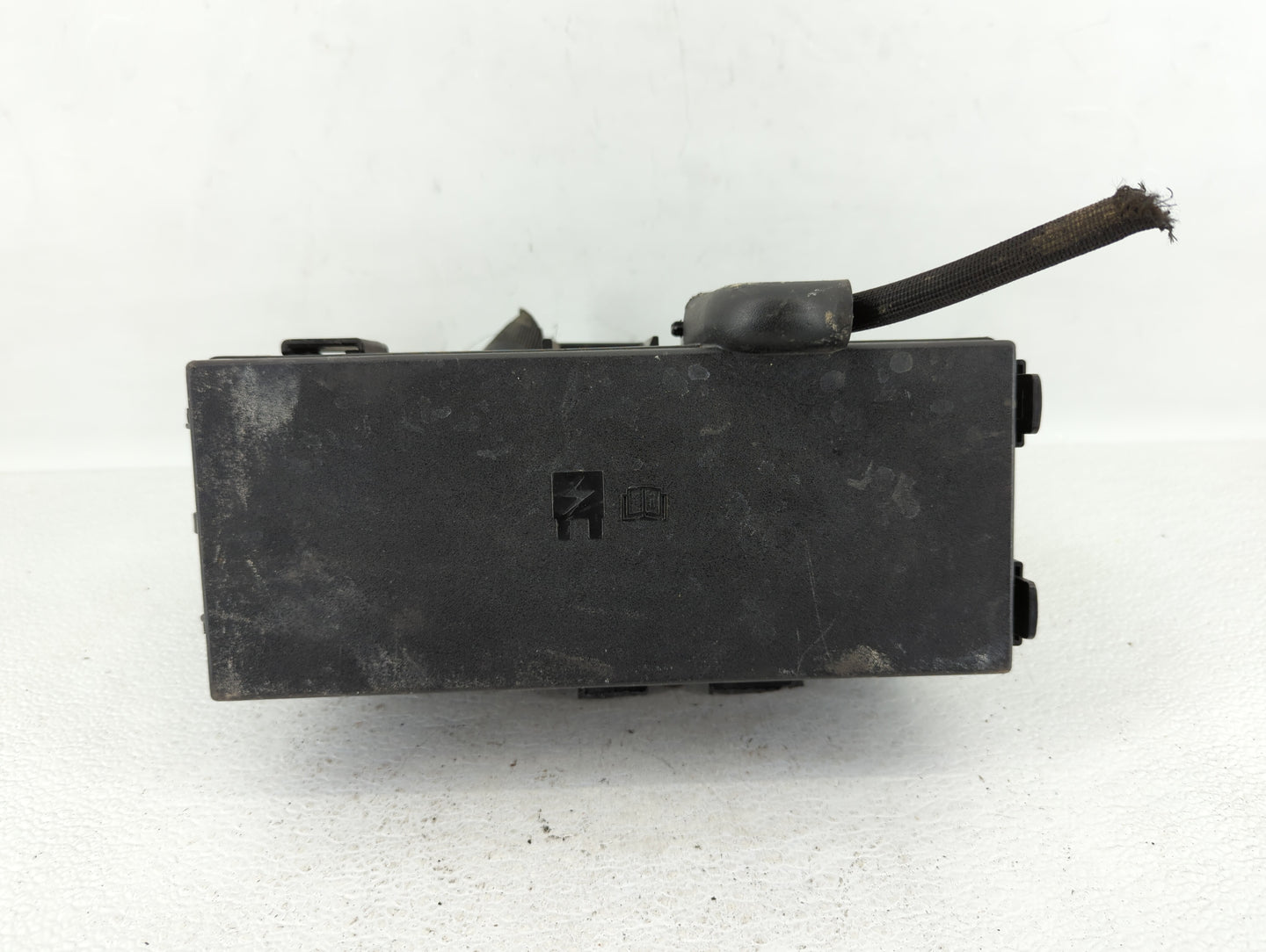 2013-2016 Ford Taurus Fusebox Fuse Box Panel Relay Module P/N:DG1T-14A003-BA Fits Fits 2013 2014 2015 2016 OEM Used Auto Par