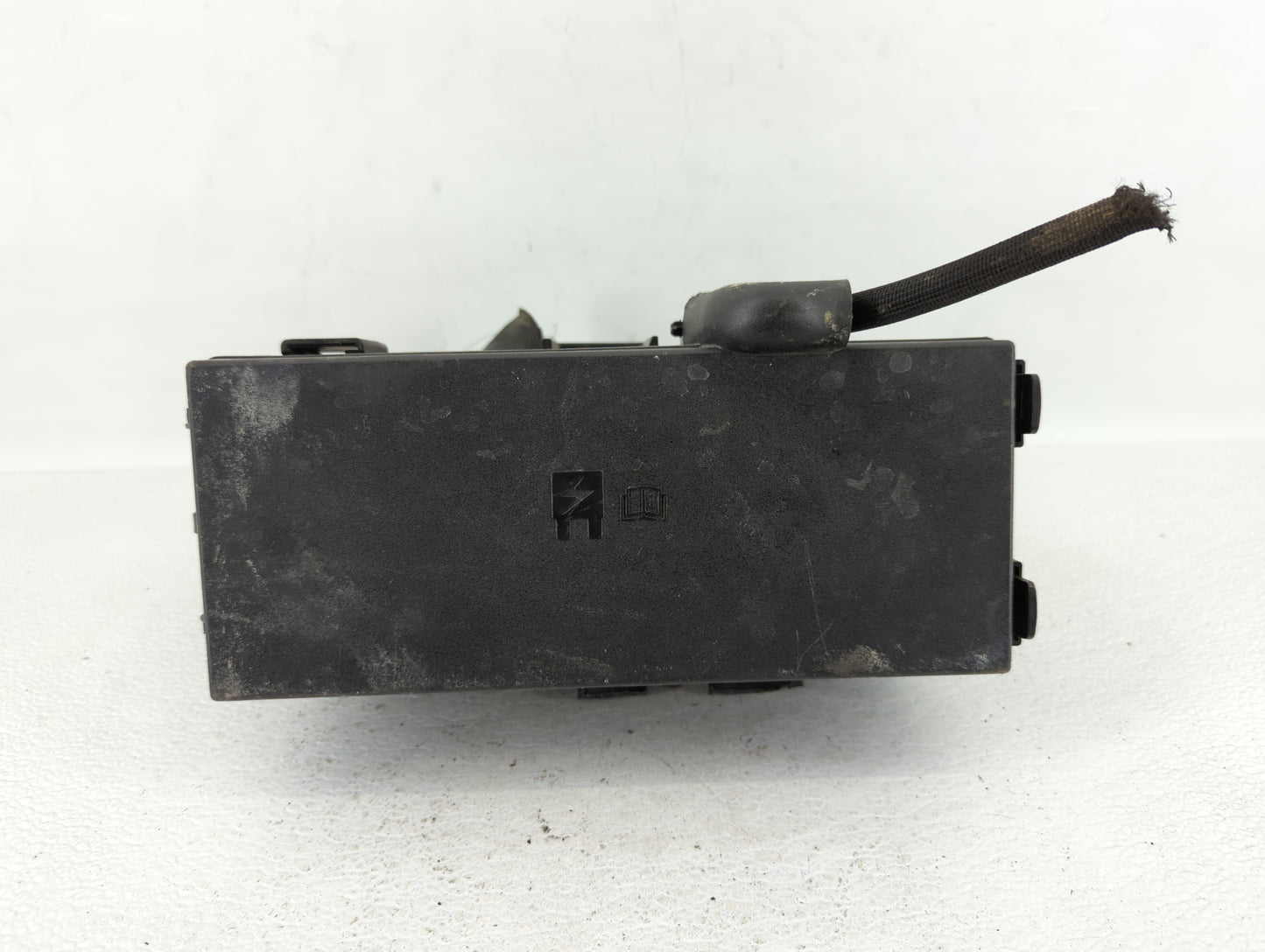 2013-2016 Ford Taurus Fusebox Fuse Box Panel Relay Module P/N:DG1T-14A003-BA Fits Fits 2013 2014 2015 2016 OEM Used Auto Par