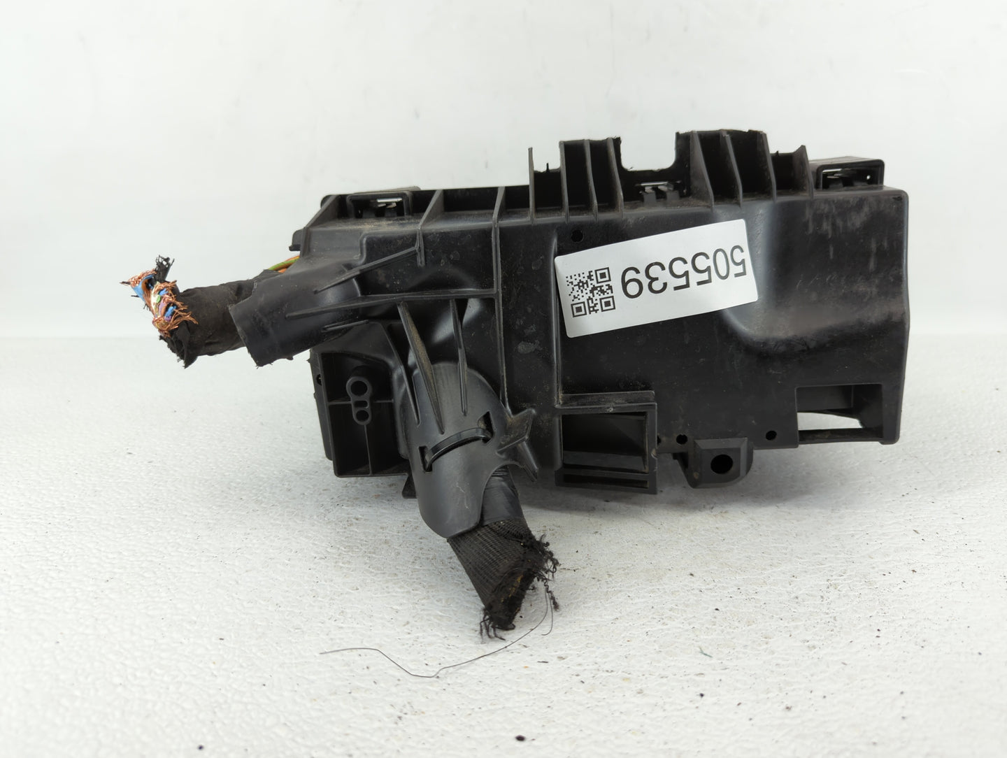 2013-2016 Ford Taurus Fusebox Fuse Box Panel Relay Module P/N:DG1T-14A003-BA Fits Fits 2013 2014 2015 2016 OEM Used Auto Par