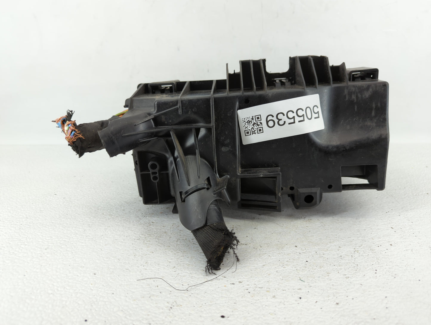 2013-2016 Ford Taurus Fusebox Fuse Box Panel Relay Module P/N:DG1T-14A003-BA Fits Fits 2013 2014 2015 2016 OEM Used Auto Par