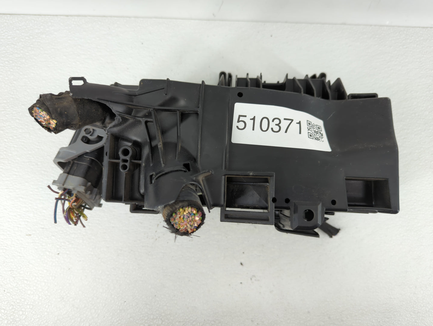 2013-2016 Ford Taurus Fusebox Fuse Box Panel Relay Module P/N:DG1T-14A003-BA Fits Fits 2013 2014 2015 2016 OEM Used Auto Par