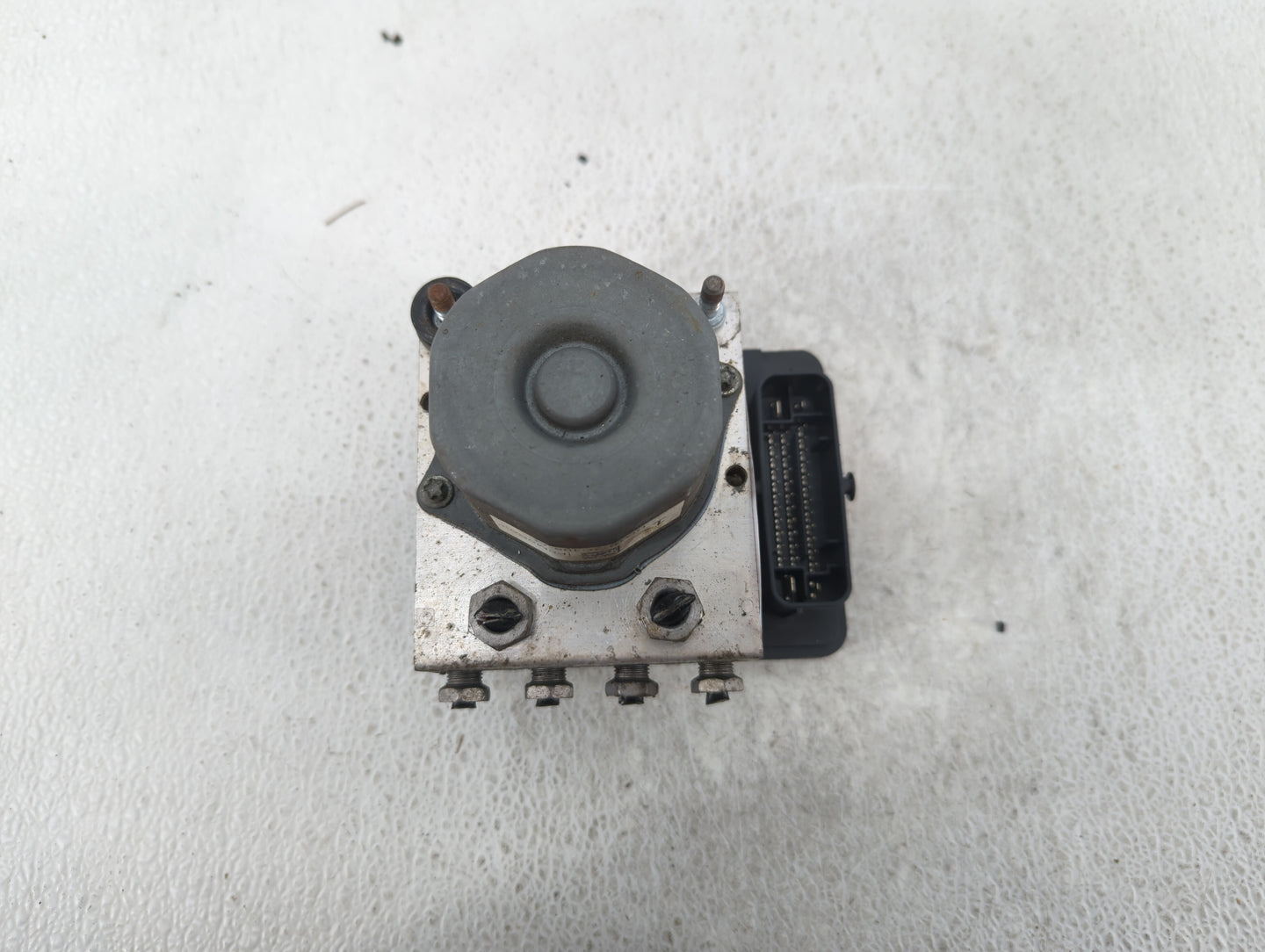2013-2014 Ford Taurus ABS Pump Control Module Replacement P/N:DG13-2C405-A Fits Fits 2013 2014 OEM Used Auto Parts - Oemused