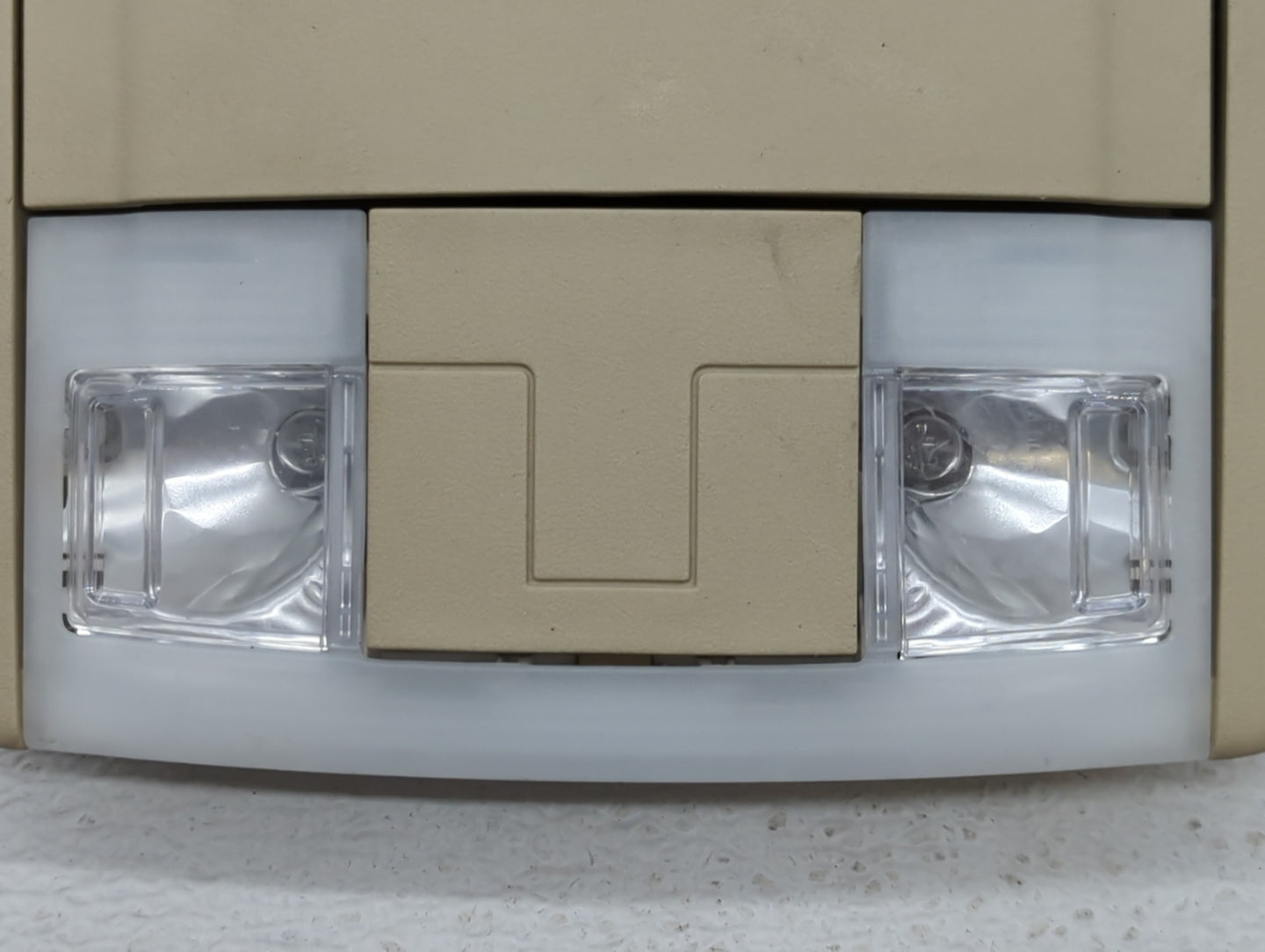 2013-2019 Ford Taurus Overhead Roof Console 548748 - Oemusedautoparts1.com