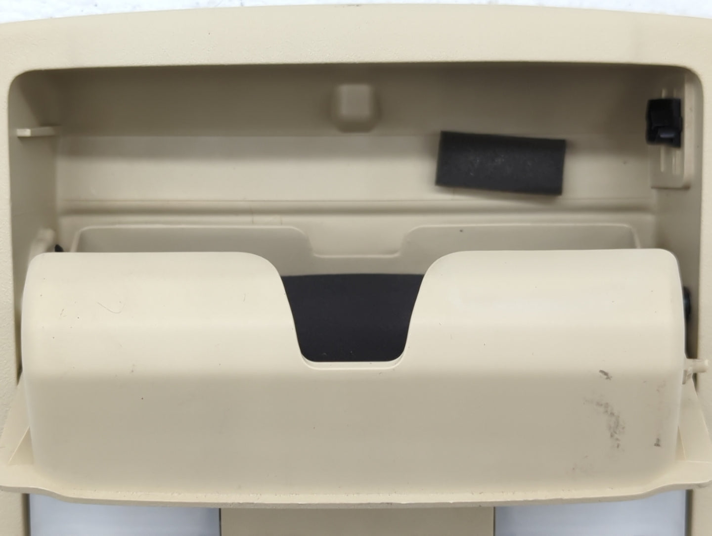 2013-2019 Ford Taurus Overhead Roof Console 548748 - Oemusedautoparts1.com