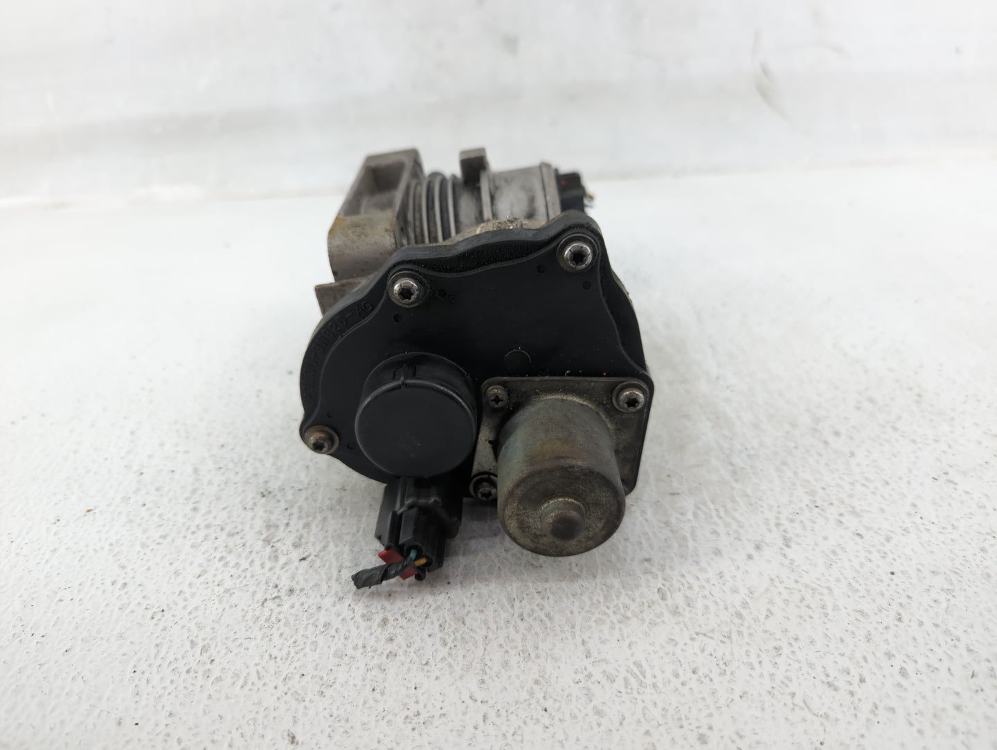 2010-2019 Ford Taurus Throttle Body P/N:AA5E-BA Fits Fits 2010 2011 2012 2013 2014 2015 2016 2017 2018 2019 OEM Used Auto Pa