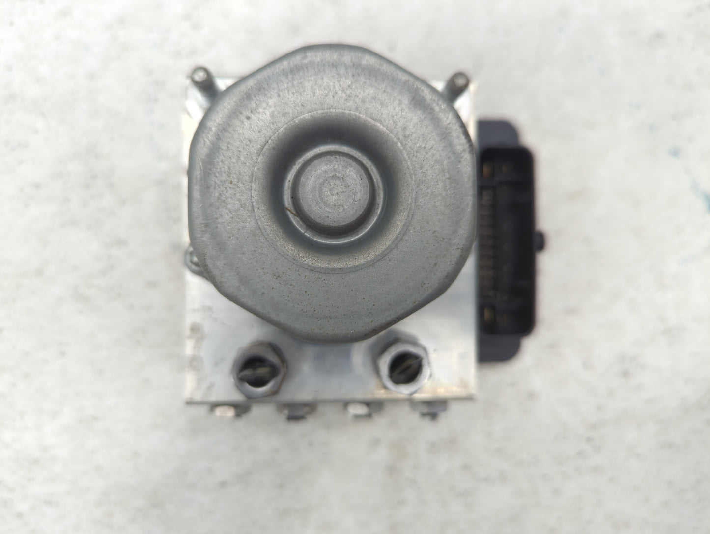 2013-2014 Ford Taurus ABS Pump Control Module Replacement P/N:DG13-2C405-AC Fits Fits 2013 2014 OEM Used Auto Parts - Oemuse