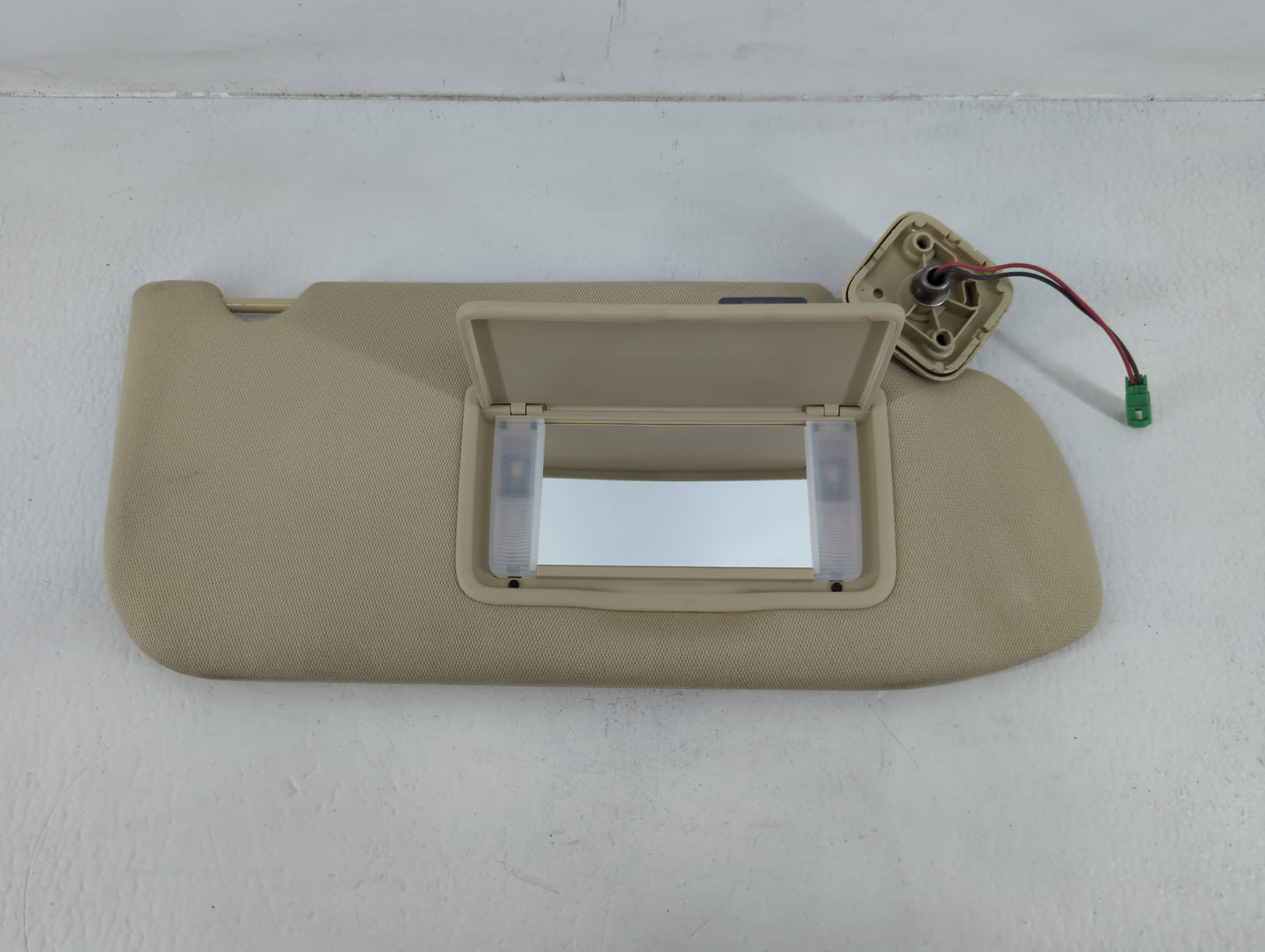 2013-2019 Ford Taurus Sun Visor Shade Replacement Passenger Right Mirror Fits OEM Used Auto Parts - Oemusedautoparts1.com