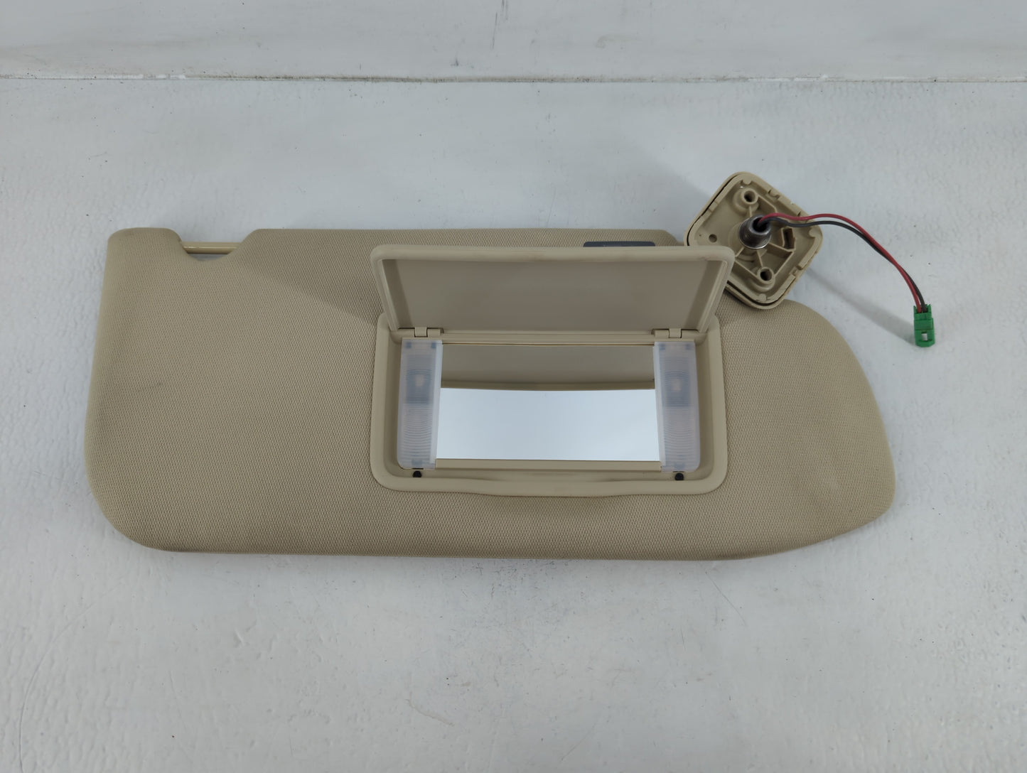 2013-2019 Ford Taurus Sun Visor Shade Replacement Passenger Right Mirror Fits OEM Used Auto Parts - Oemusedautoparts1.com