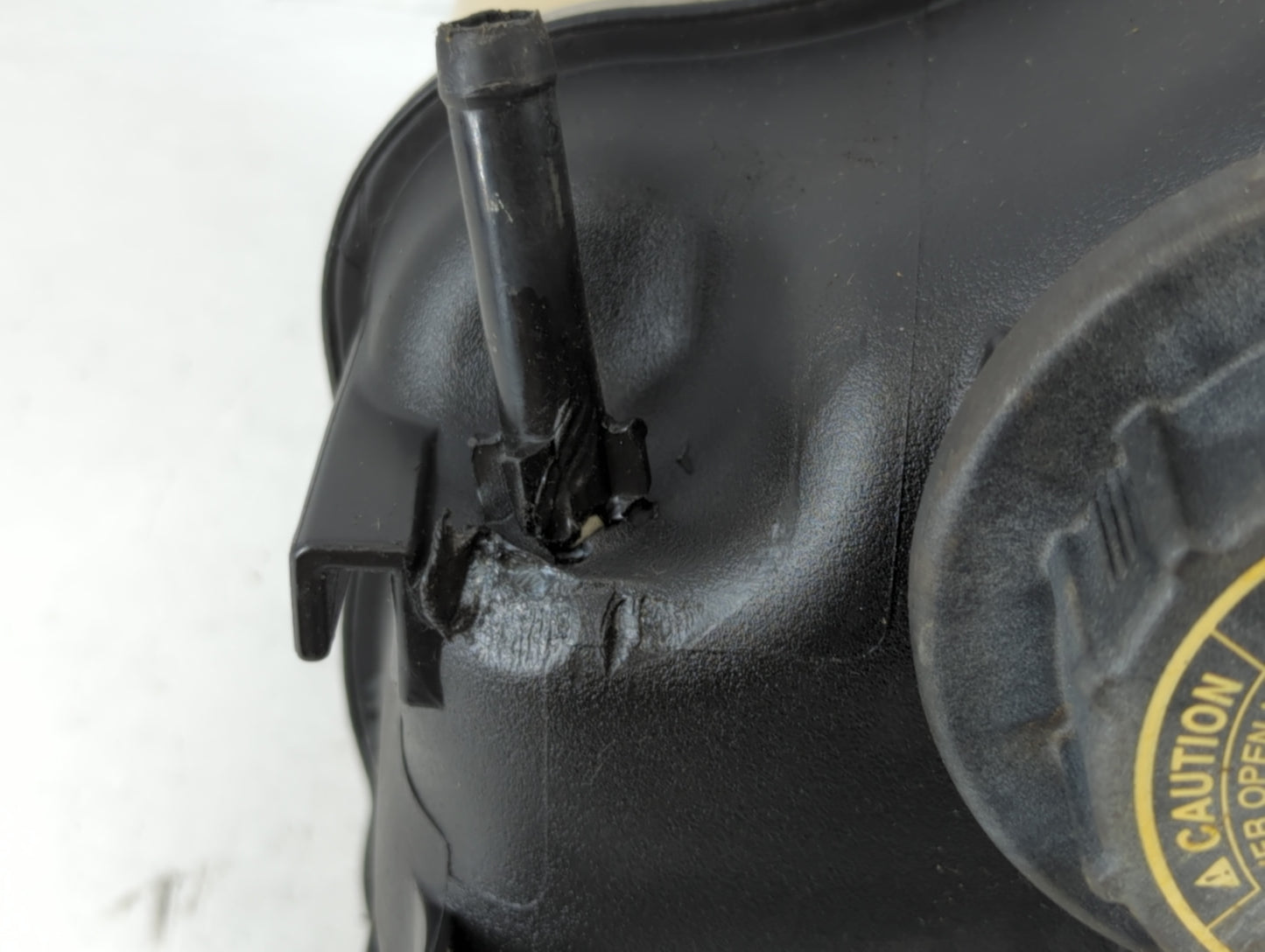 2012-2019 Ford Taurus Radiator Coolant Overflow Expansion Tank Bottle - Oemusedautoparts1.com