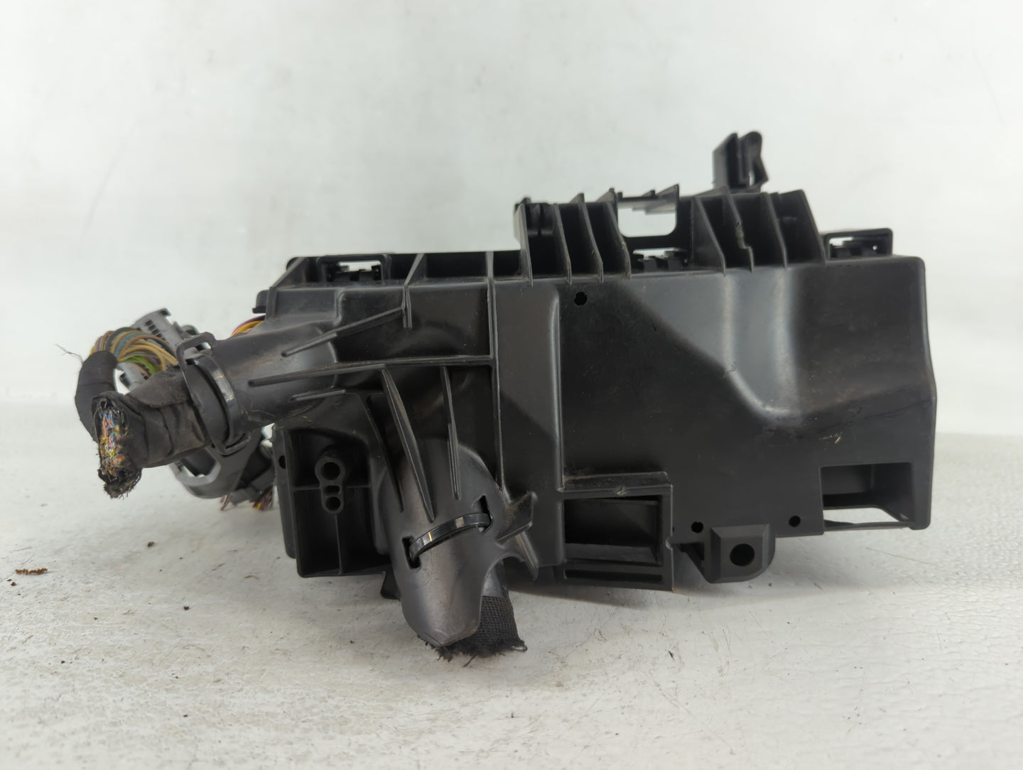 2013-2016 Ford Taurus Fusebox Fuse Box Panel Relay Module P/N:DG1T-14A003-BA Fits Fits 2013 2014 2015 2016 OEM Used Auto Par