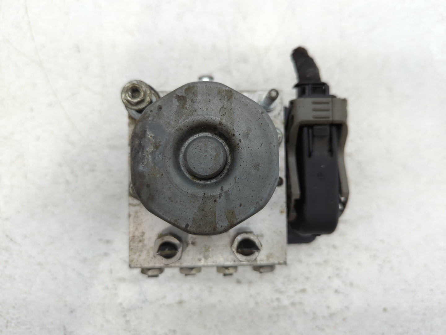 2013-2014 Ford Taurus ABS Pump Control Module Replacement P/N:DG13-2C405-A Fits Fits 2013 2014 OEM Used Auto Parts - Oemused