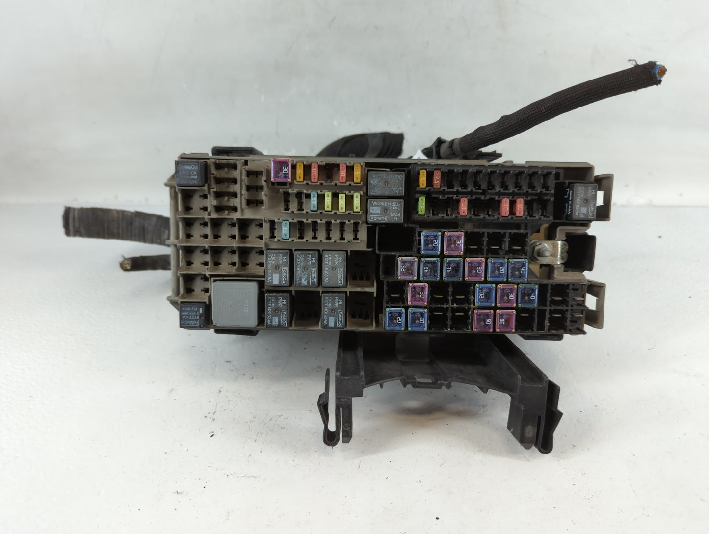 2013-2016 Ford Taurus Fusebox Fuse Box Panel Relay Module Fits Fits 2013 2014 2015 2016 OEM Used Auto Parts - Oemusedautopar