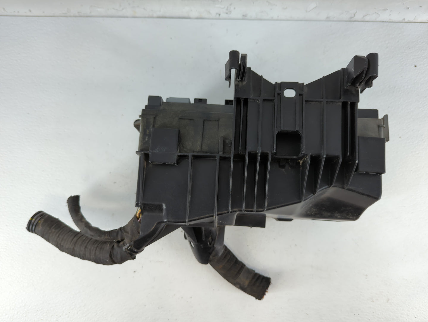 2013-2016 Ford Taurus Fusebox Fuse Box Panel Relay Module Fits Fits 2013 2014 2015 2016 OEM Used Auto Parts - Oemusedautopar