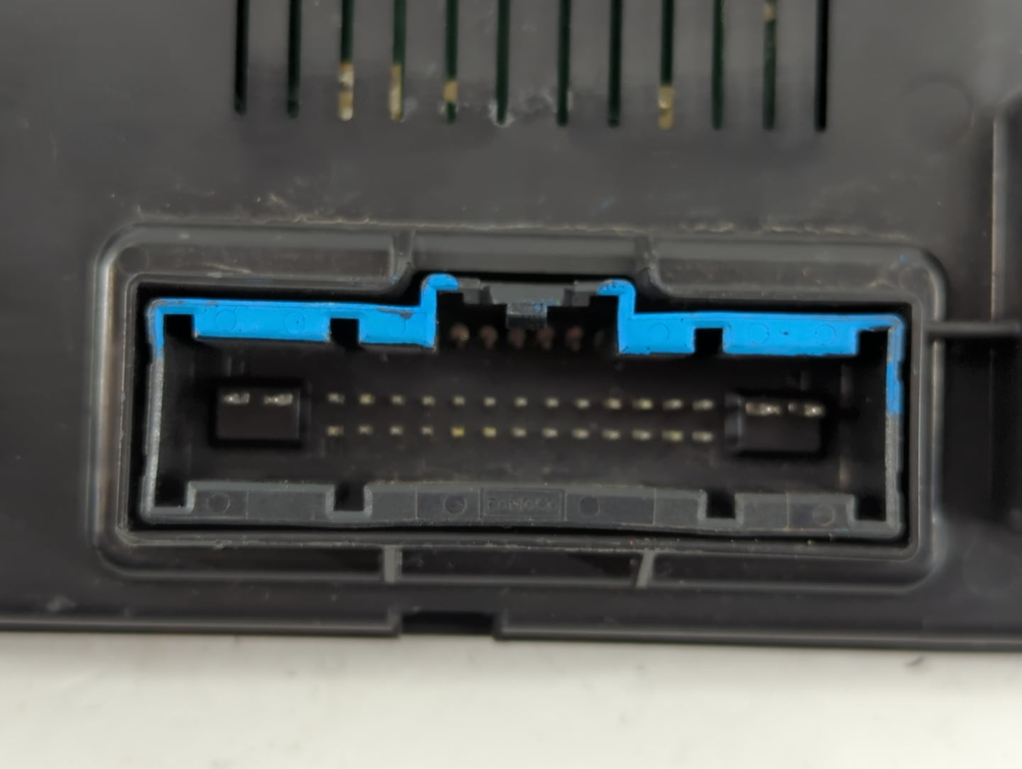 2013-2013 Ford Taurus Body Control Module Bcm Inner Cabin Fuse Box - Oemusedautoparts1.com