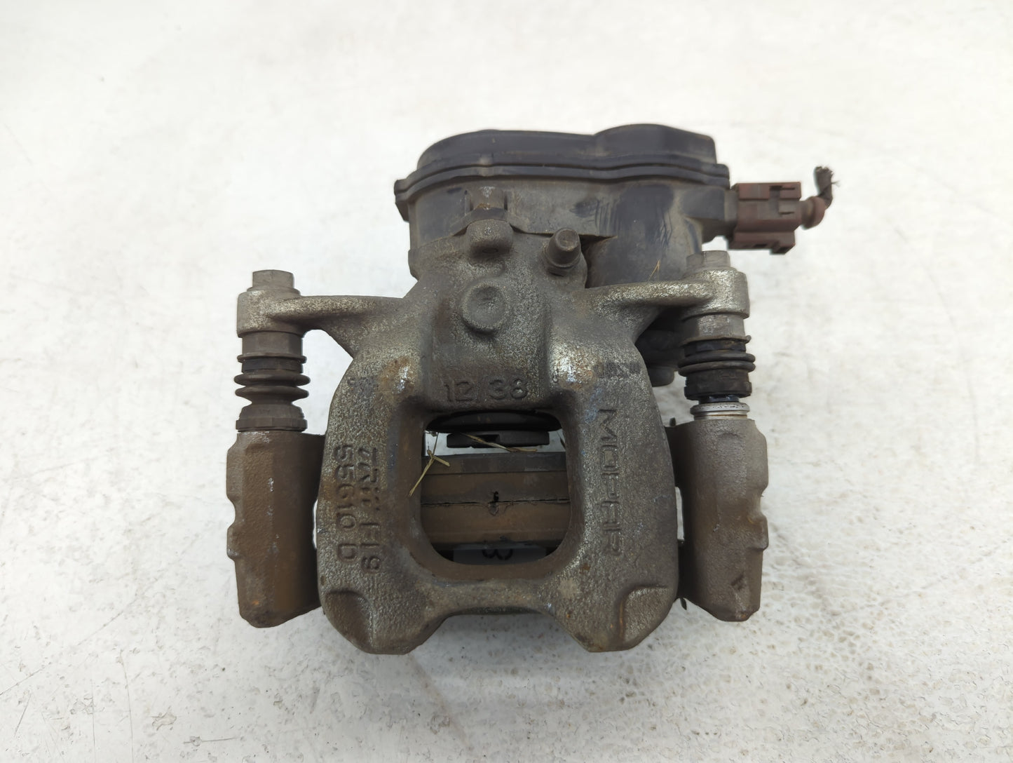 2013-2019 Ford Taurus Front Driver Left Brake Caliper - Oemusedautoparts1.com