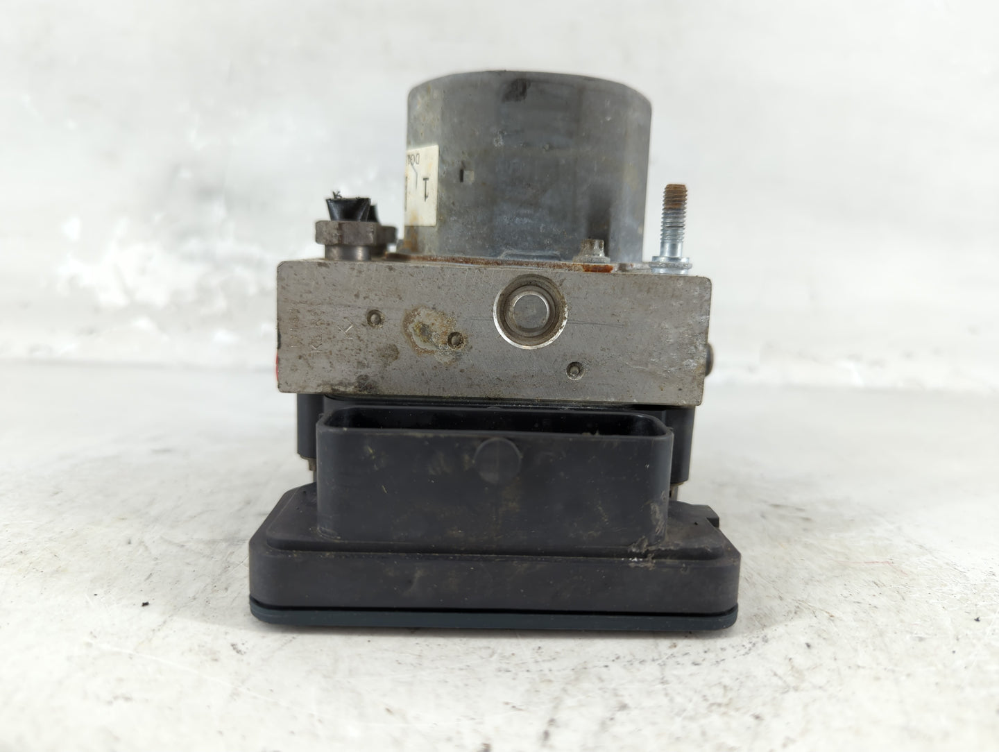 2013-2014 Ford Taurus ABS Pump Control Module Replacement Fits Fits 2013 2014 OEM Used Auto Parts - Oemusedautoparts1.com