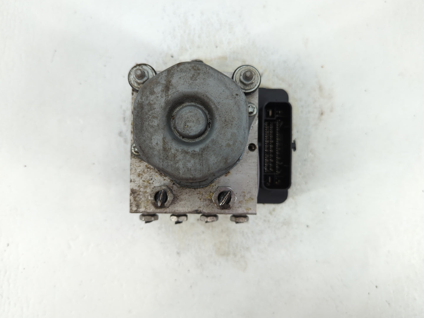 2013-2014 Ford Taurus ABS Pump Control Module Replacement P/N:DG13-2C405-A Fits Fits 2013 2014 OEM Used Auto Parts - Oemused