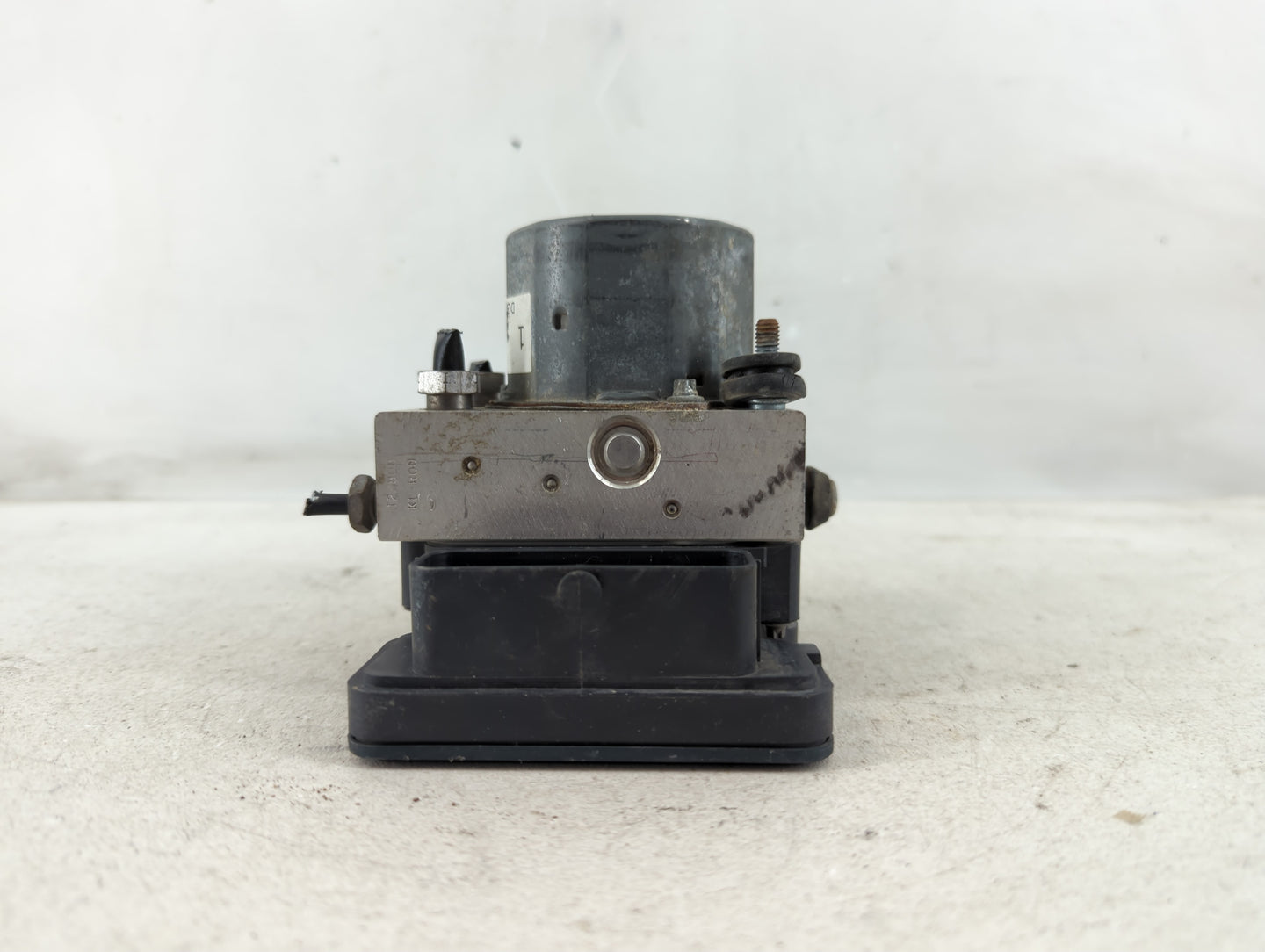 2013-2014 Ford Taurus ABS Pump Control Module Replacement Fits Fits 2013 2014 OEM Used Auto Parts - Oemusedautoparts1.com