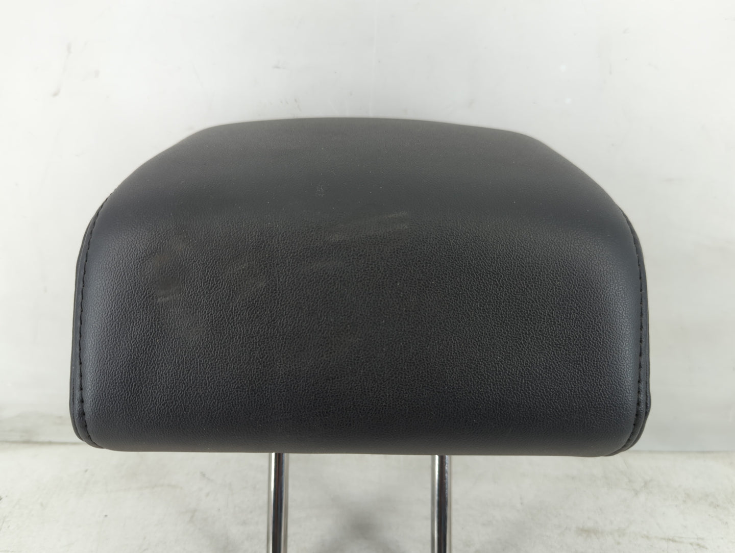 2013 Ford Taurus Headrest Head Rest Rear Center Seat Fits OEM Used Auto Parts - Oemusedautoparts1.com