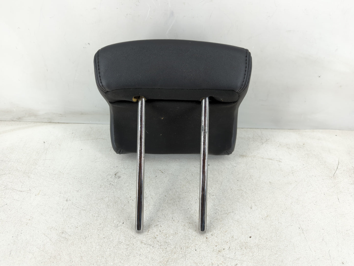2013 Ford Taurus Headrest Head Rest Rear Center Seat Fits OEM Used Auto Parts - Oemusedautoparts1.com