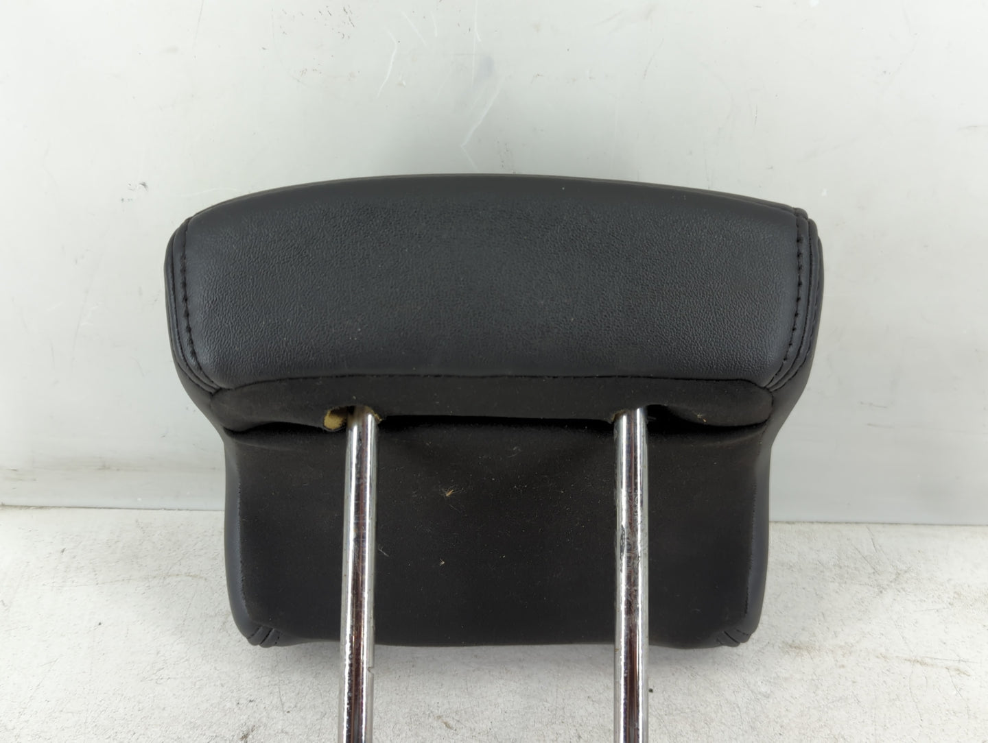 2013 Ford Taurus Headrest Head Rest Rear Center Seat Fits OEM Used Auto Parts - Oemusedautoparts1.com