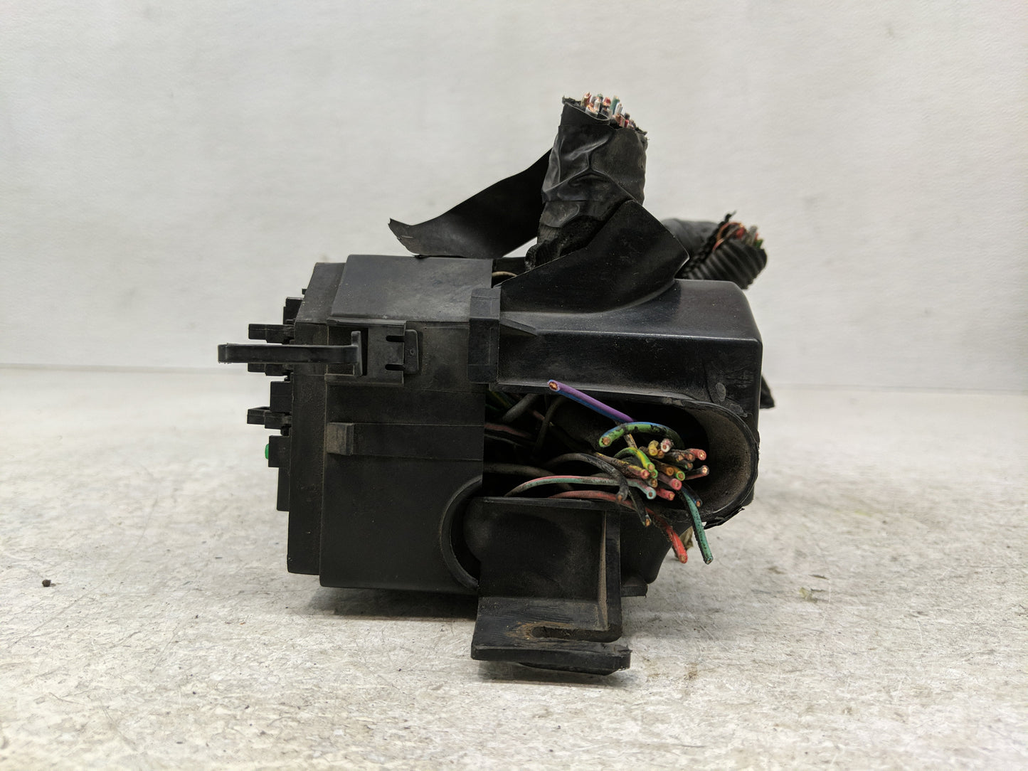 2013 Ford Transit Fusebox Fuse Box Panel Relay Module P/N:8S4T-14A003AC Fits Fits 2000 2001 2002 OEM Used Auto Parts - Oemus