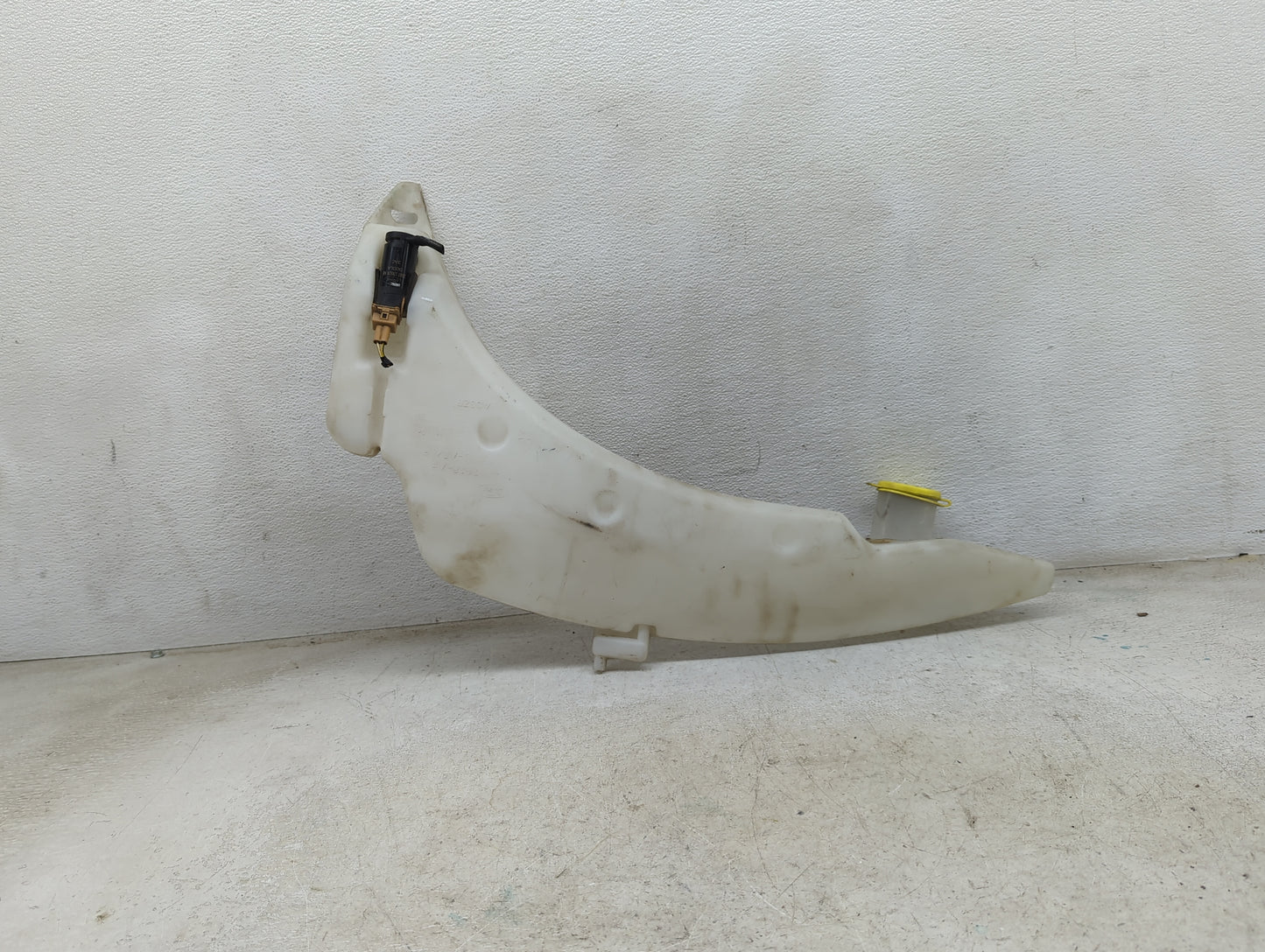 2010 Ford Transit Connect Windshield Washer Fluid Reservoir Bottle Oem - Oemusedautoparts1.com