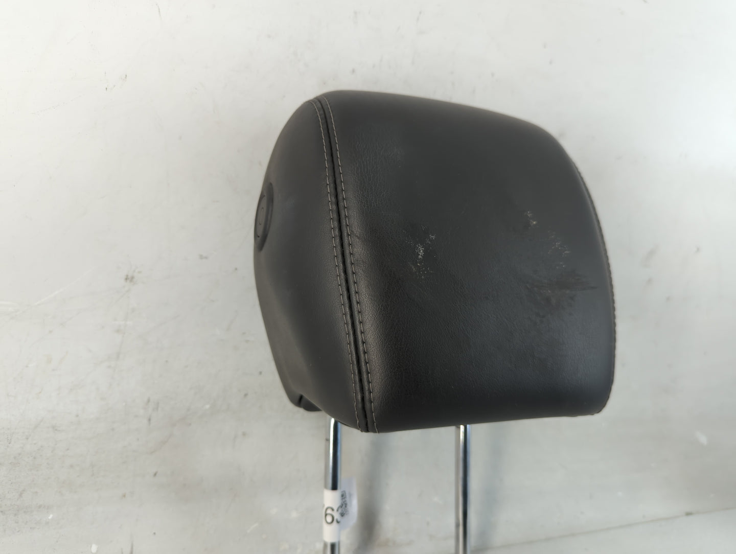 2013-2014 Gmc Acadia Headrest Head Rest Rear Seat Fits Fits 2013 2014 OEM Used Auto Parts - Oemusedautoparts1.com