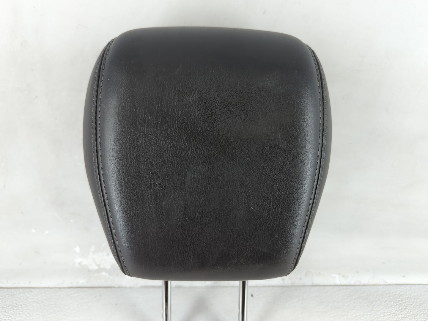 2013-2014 Gmc Acadia Headrest Head Rest Rear Center Seat Fits Fits 2013 2014 OEM Used Auto Parts - Oemusedautoparts1.com