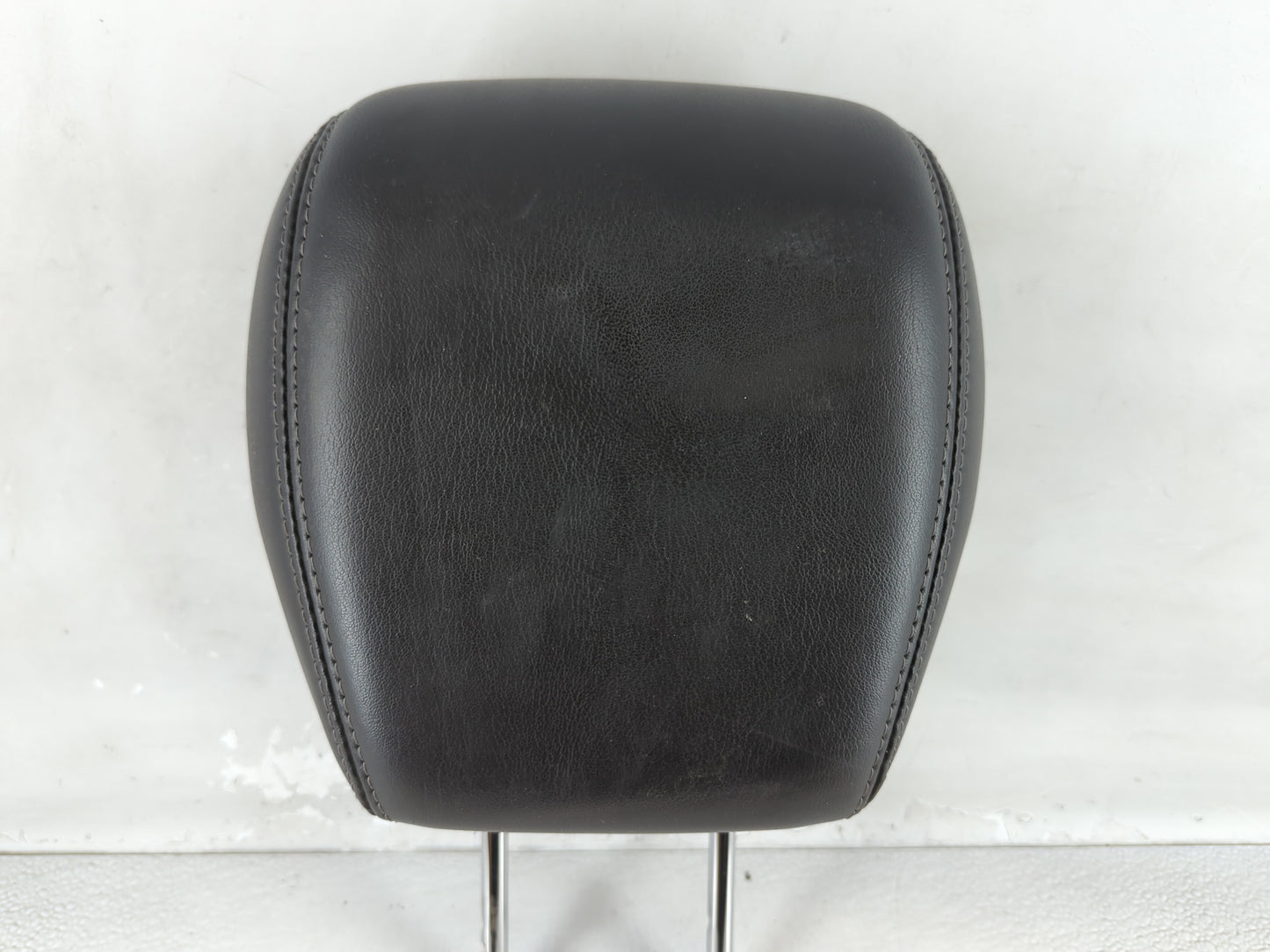 2013-2014 Gmc Acadia Headrest Head Rest Rear Center Seat Fits Fits 2013 2014 OEM Used Auto Parts - Oemusedautoparts1.com