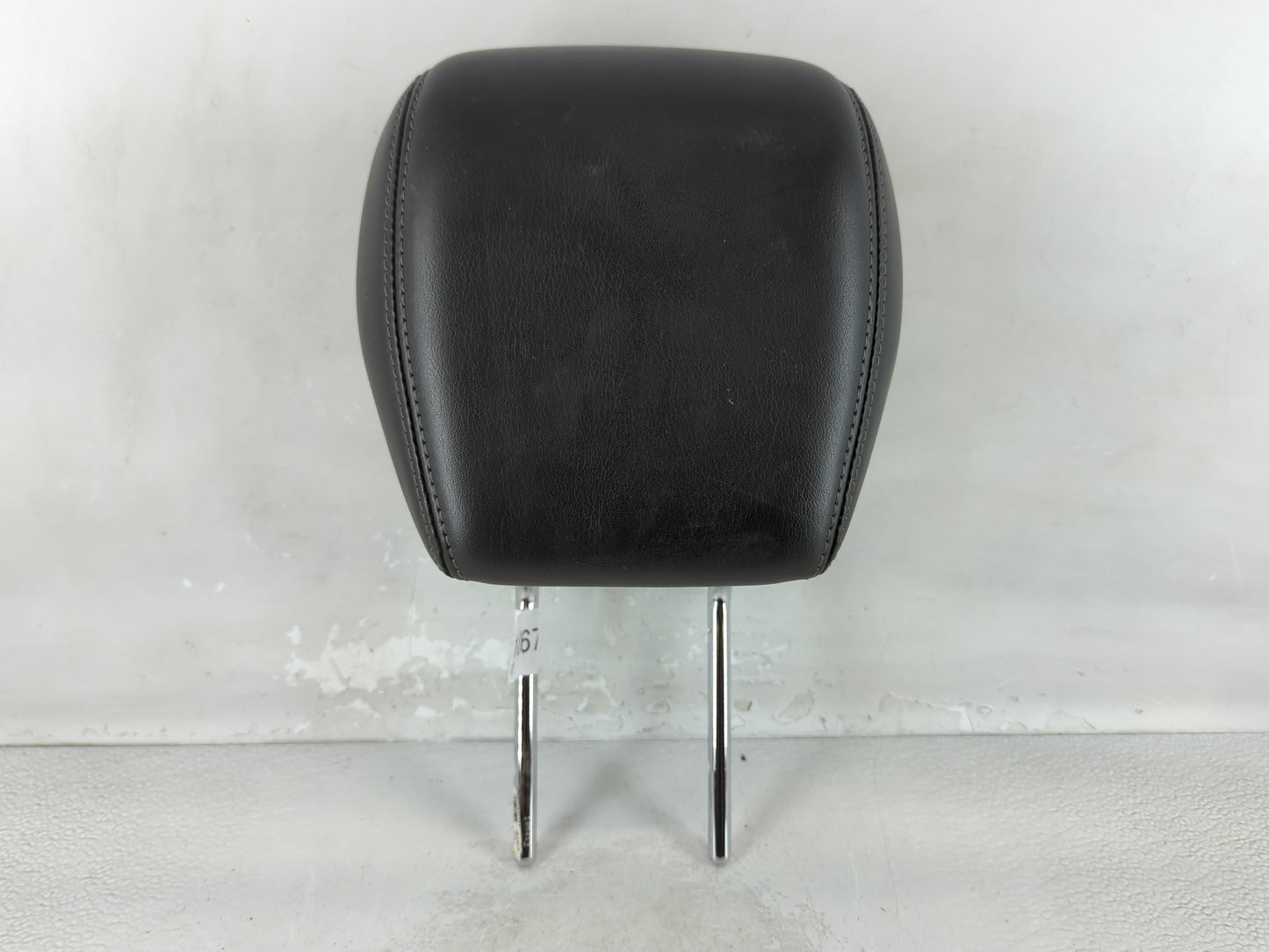 2013-2014 Gmc Acadia Headrest Head Rest Rear Center Seat Fits Fits 2013 2014 OEM Used Auto Parts - Oemusedautoparts1.com