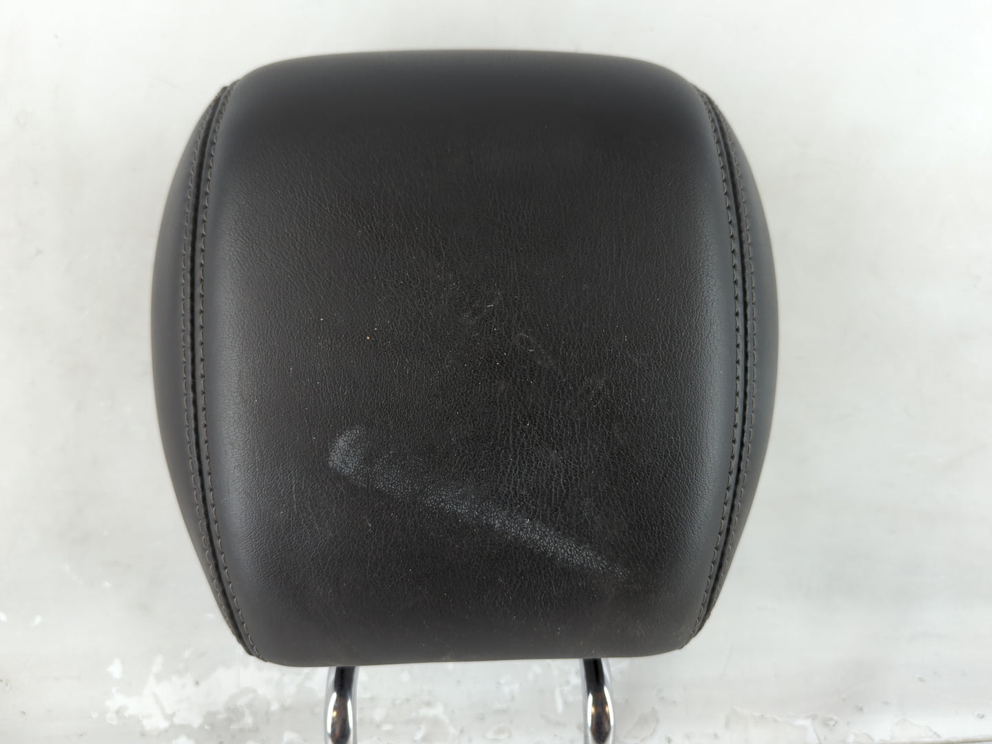 2013-2014 Gmc Acadia Headrest Head Rest Rear Center Seat Fits Fits 2013 2014 OEM Used Auto Parts - Oemusedautoparts1.com