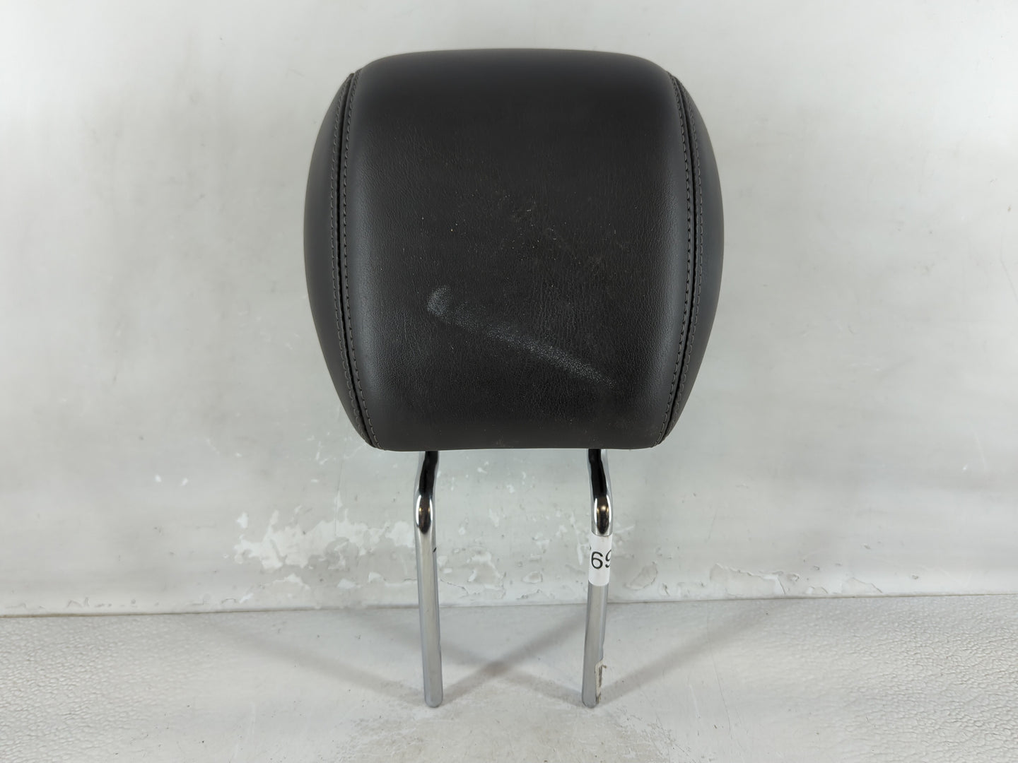 2013-2014 Gmc Acadia Headrest Head Rest Rear Center Seat Fits Fits 2013 2014 OEM Used Auto Parts - Oemusedautoparts1.com