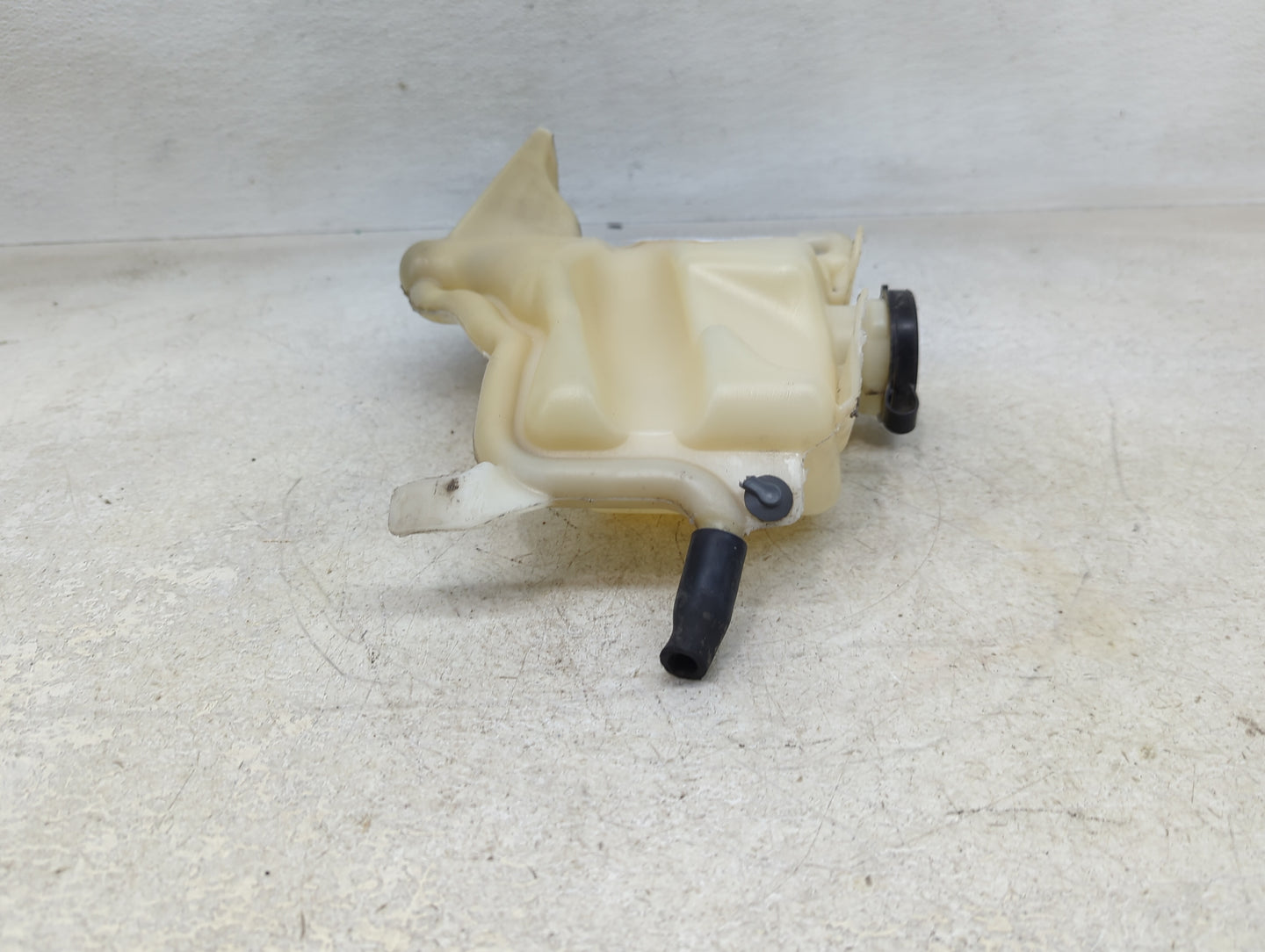 2007-2017 Gmc Acadia Radiator Coolant Overflow Expansion Tank Bottle 1393641 - Oemusedautoparts1.com