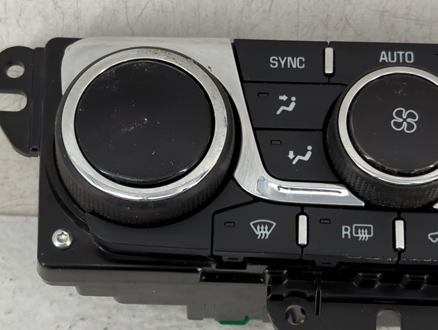 2013 Gmc Acadia Climate Control Module Temperature AC/Heater Replacement P/N:23120466 Fits OEM Used Auto Parts - Oemusedauto