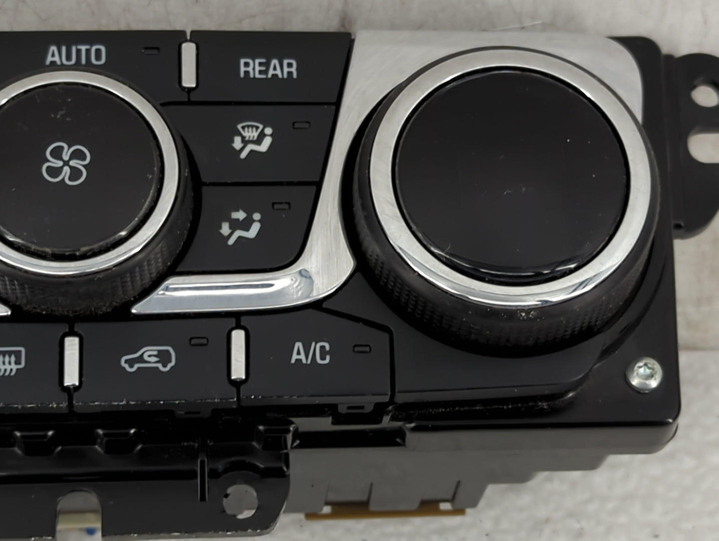 2013 Gmc Acadia Climate Control Module Temperature AC/Heater Replacement P/N:23120466 Fits OEM Used Auto Parts - Oemusedauto