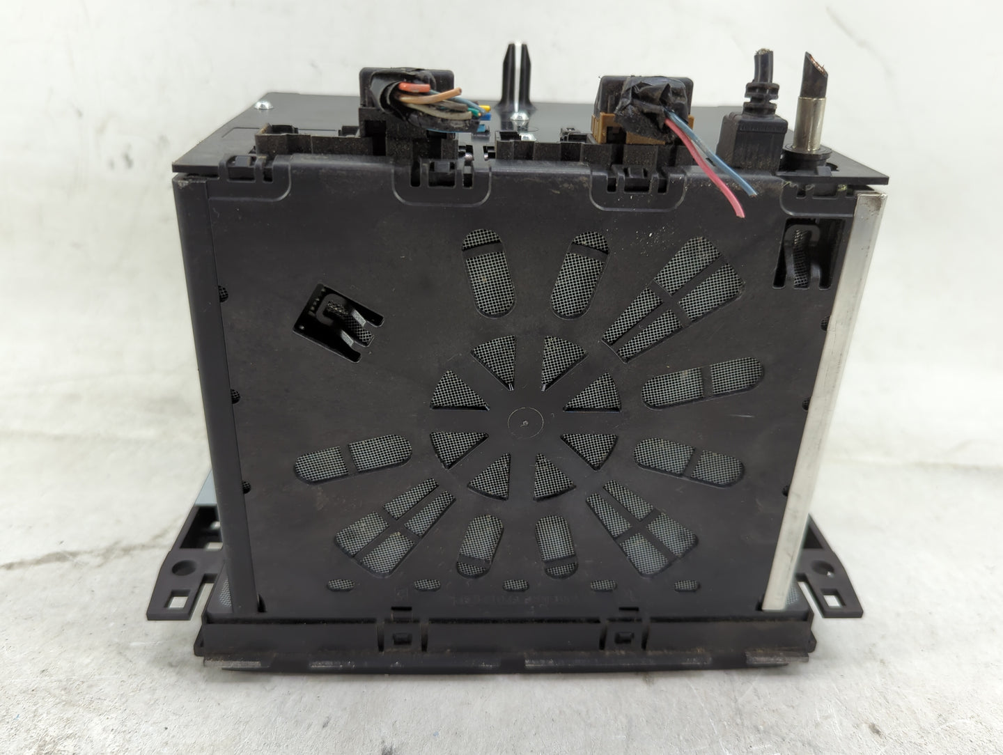 2013-2014 Gmc Acadia Radio AM FM Cd Player Receiver Replacement P/N:23130124 28383694, L2C0050TR, 3432A-0050TR Fits Fits 201
